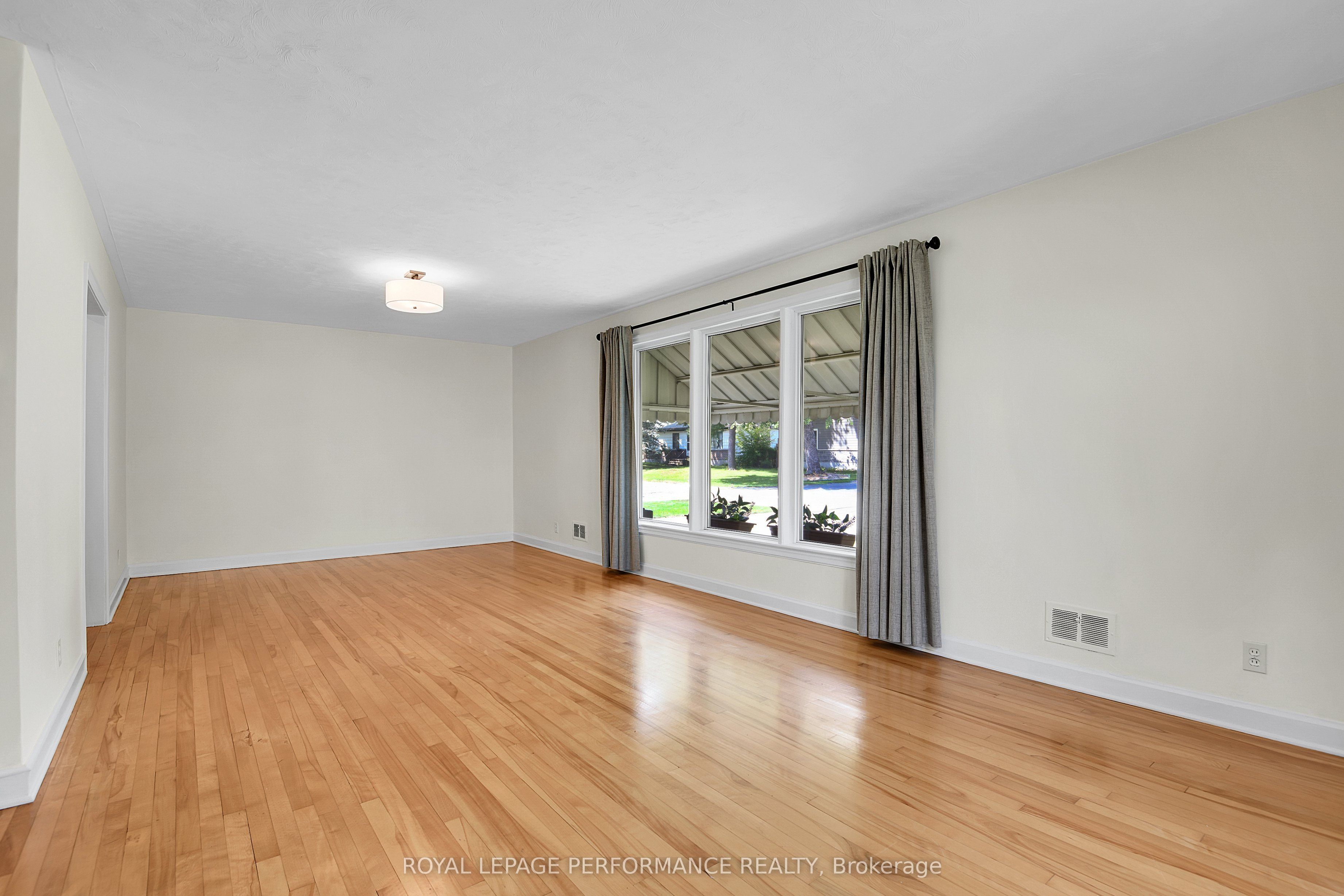 2243 Hillary Avenue, Alta Vista and Area, ON K1H 7H7 photo 5