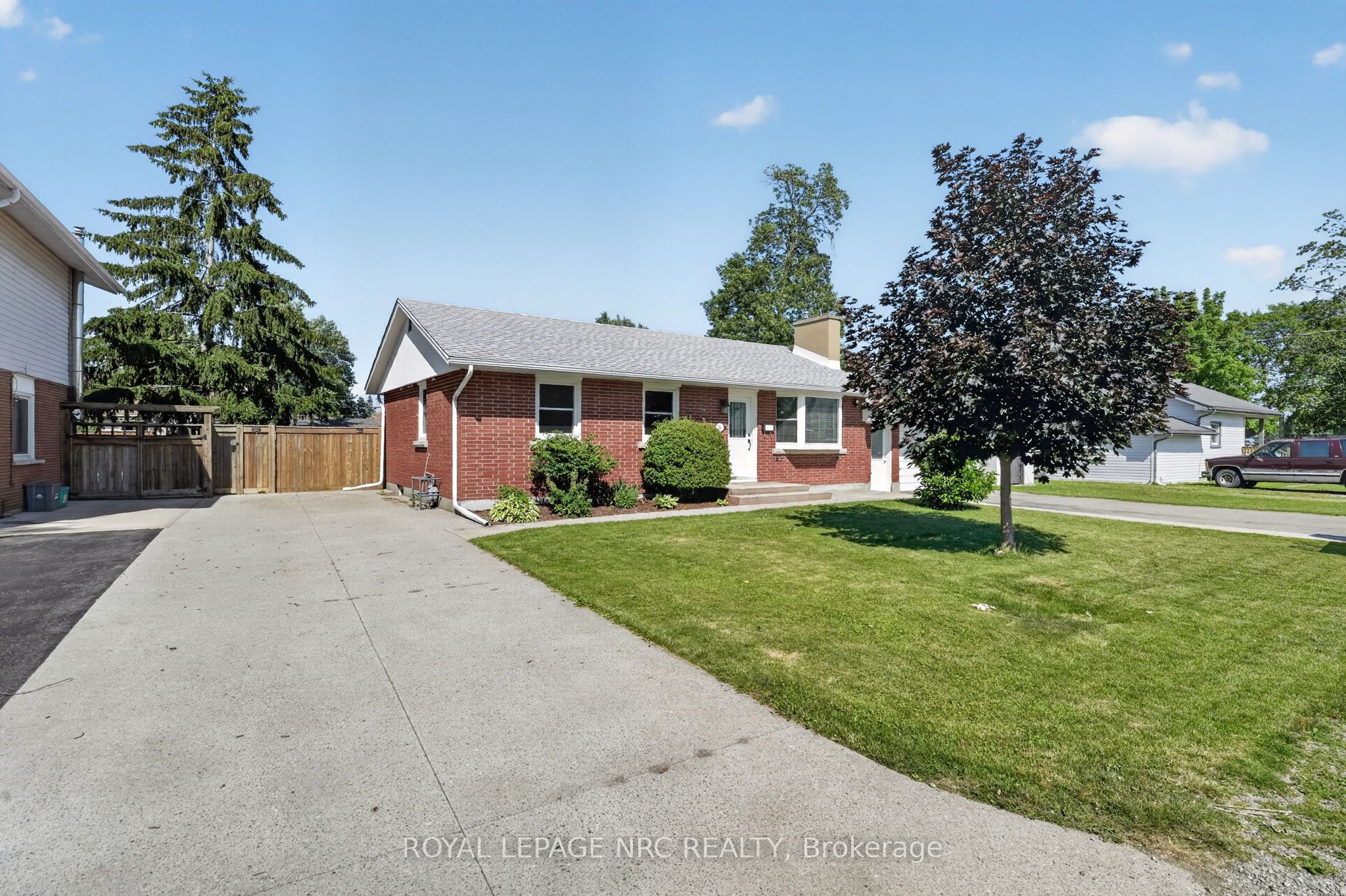 16 Ferguson Avenue, Fort Erie, ON L2A 5J3 photo 4