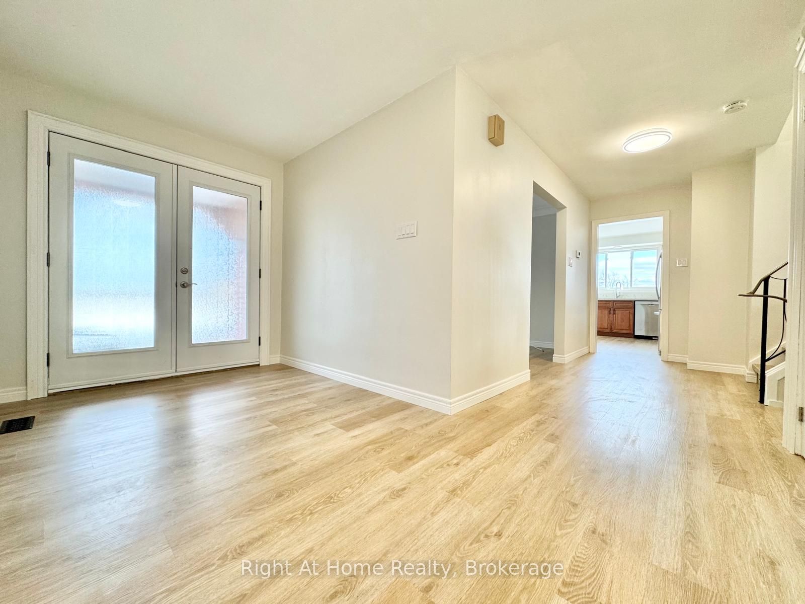 221 First Road E, Hamilton, ON L8J 2V6 photo 2