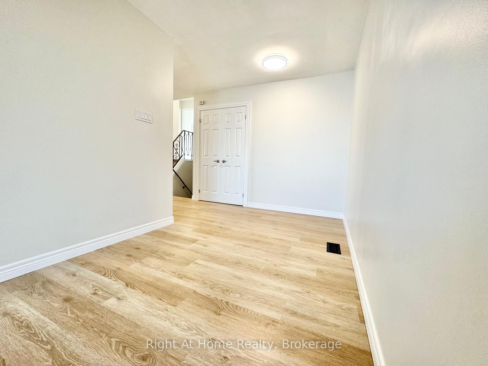 221 First Road E, Hamilton, ON L8J 2V6 photo 3