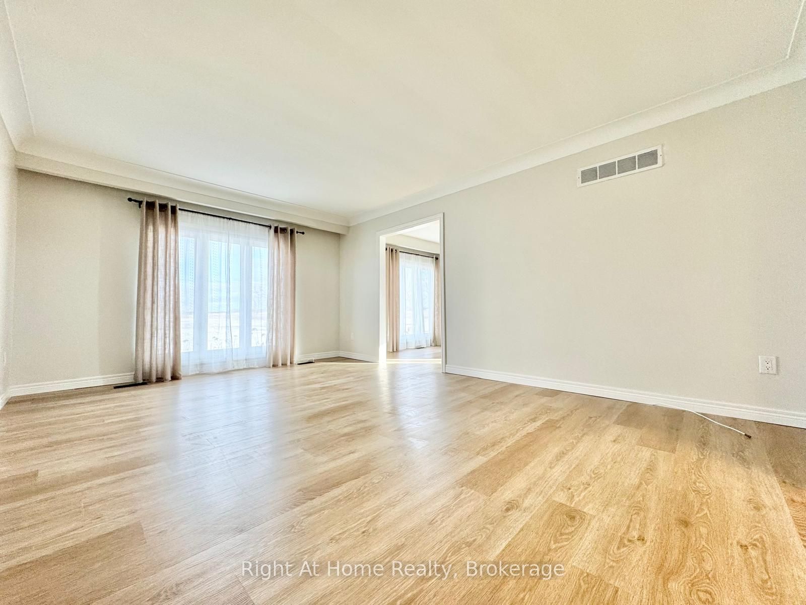 221 First Road E, Hamilton, ON L8J 2V6 photo 4