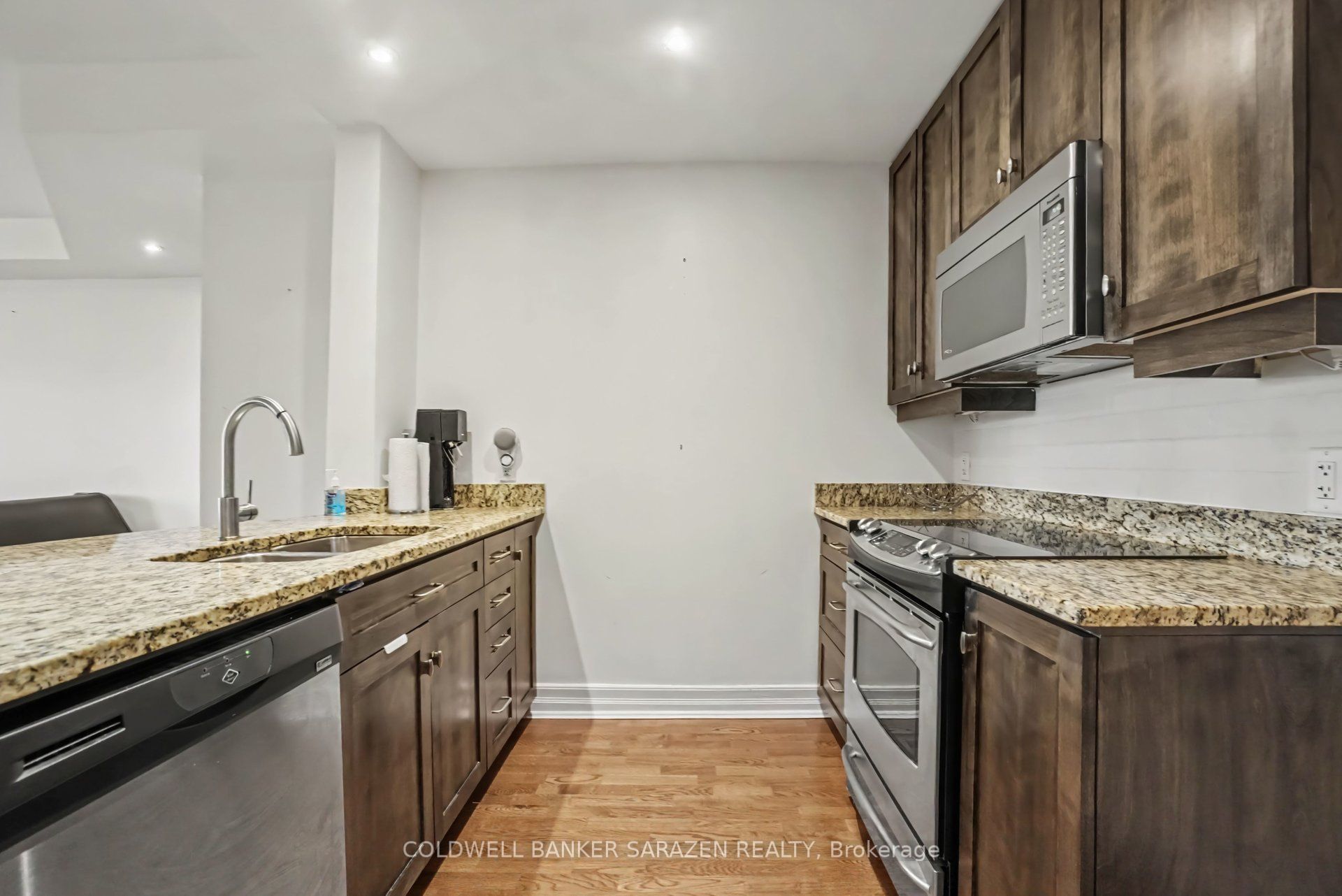 320 Mcleod Street 701, Ottawa Centre, ON K2P 1A3 photo 3
