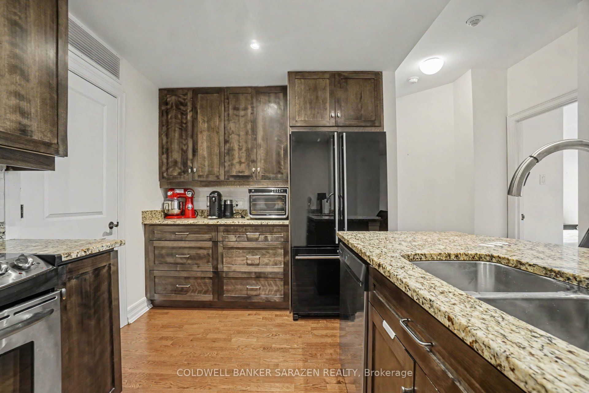 320 Mcleod Street 701, Ottawa Centre, ON K2P 1A3 photo 5
