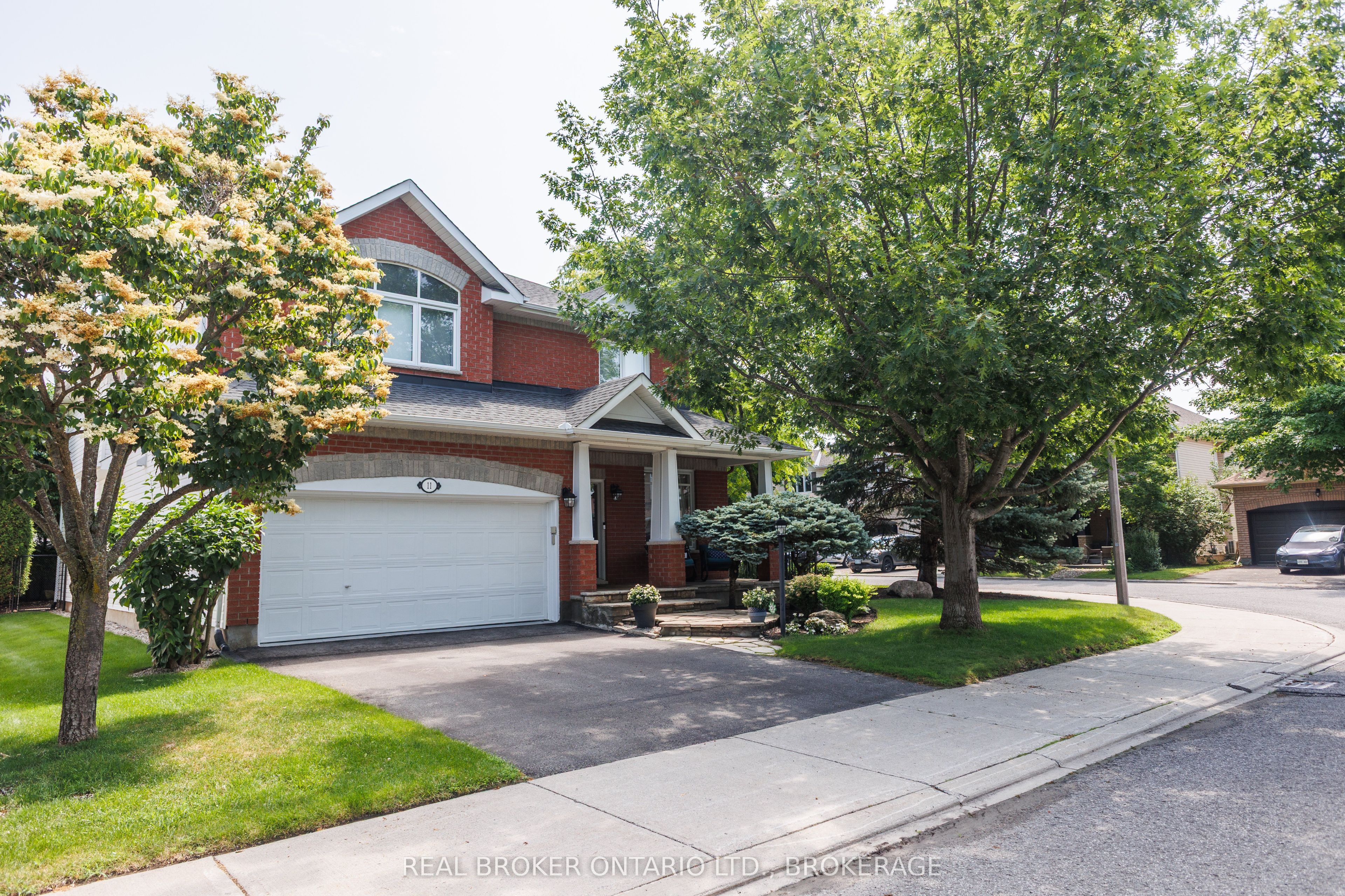 11 Redbridge Crescent, Barrhaven, ON K2J 4Y7