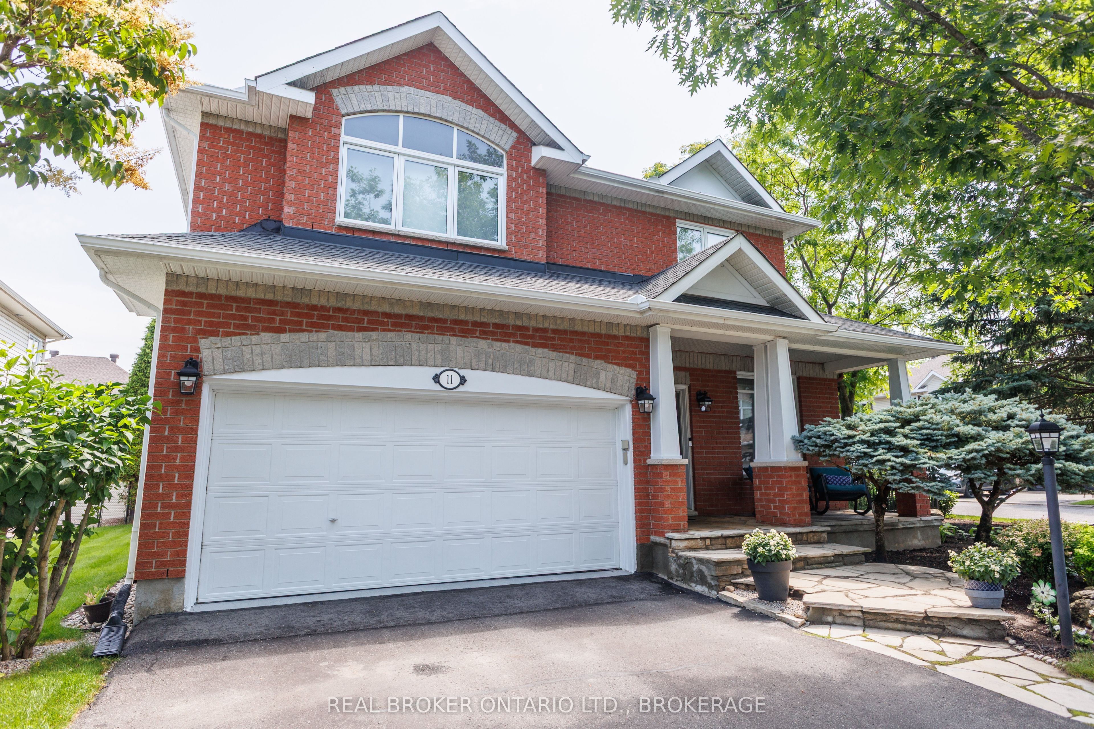 11 Redbridge Crescent, Barrhaven, ON K2J 4Y7 photo 2
