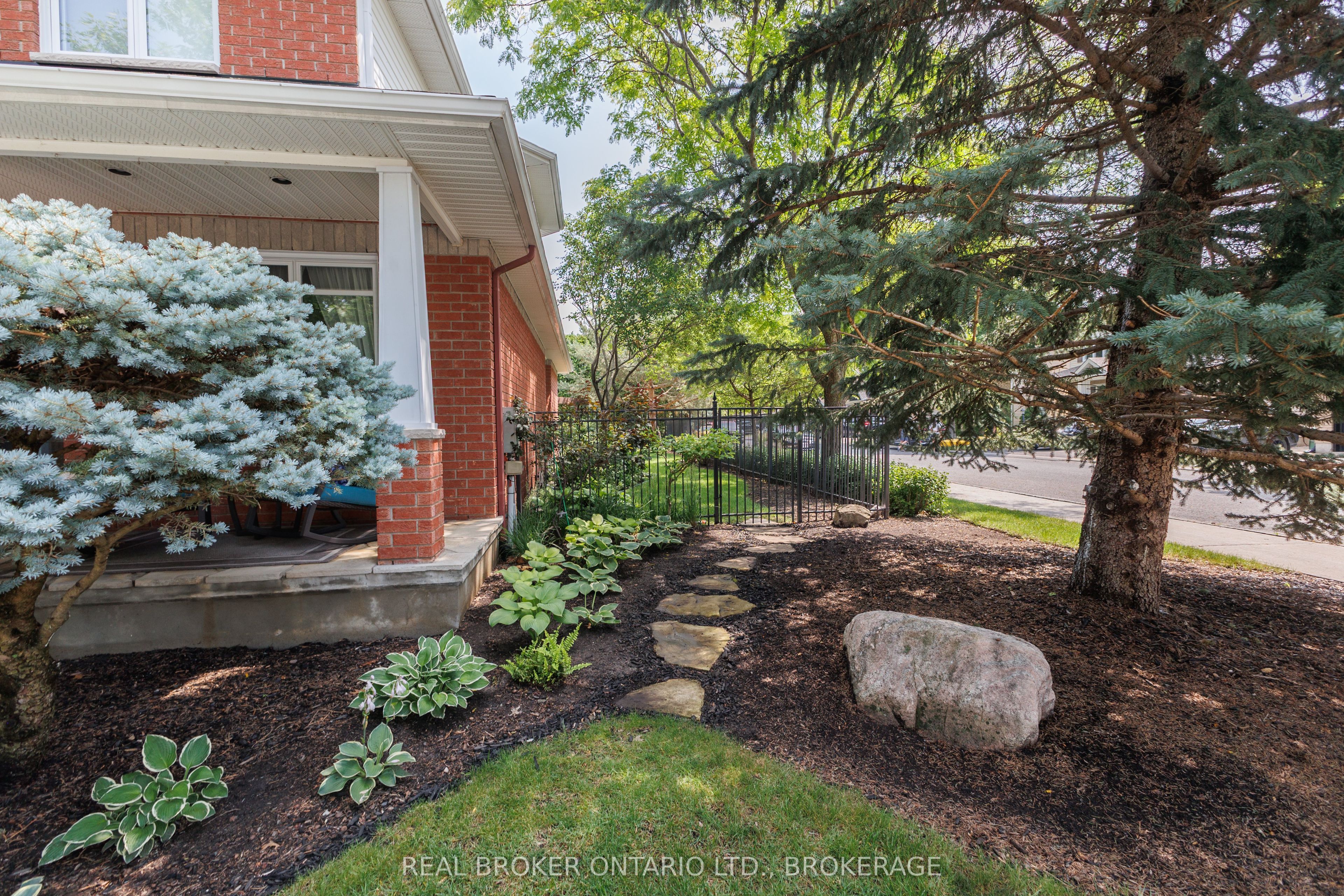 11 Redbridge Crescent, Barrhaven, ON K2J 4Y7 photo 5