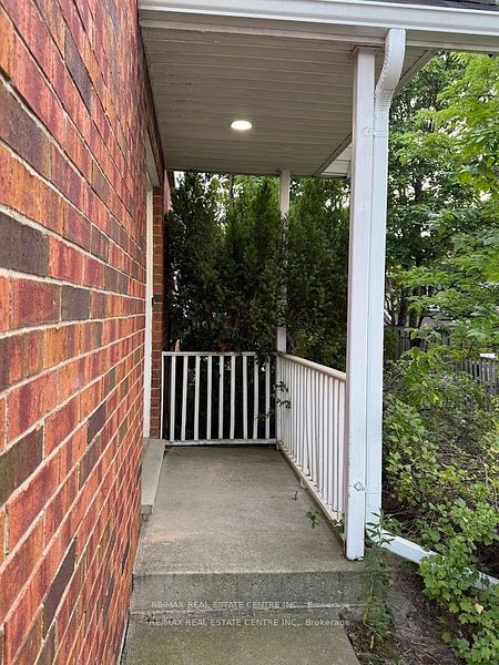 185 Highland Crescent 1, Kitchener, ON N2M 5P8 photo 2
