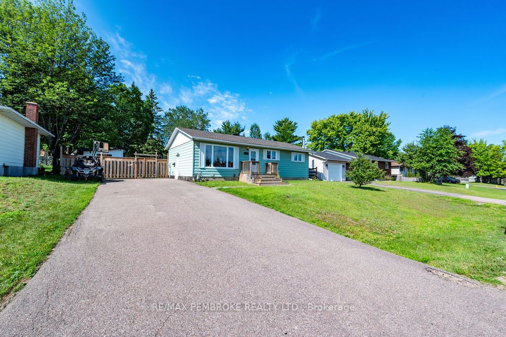 9 James Street, Petawawa, ON K8H 3B4 photo 4