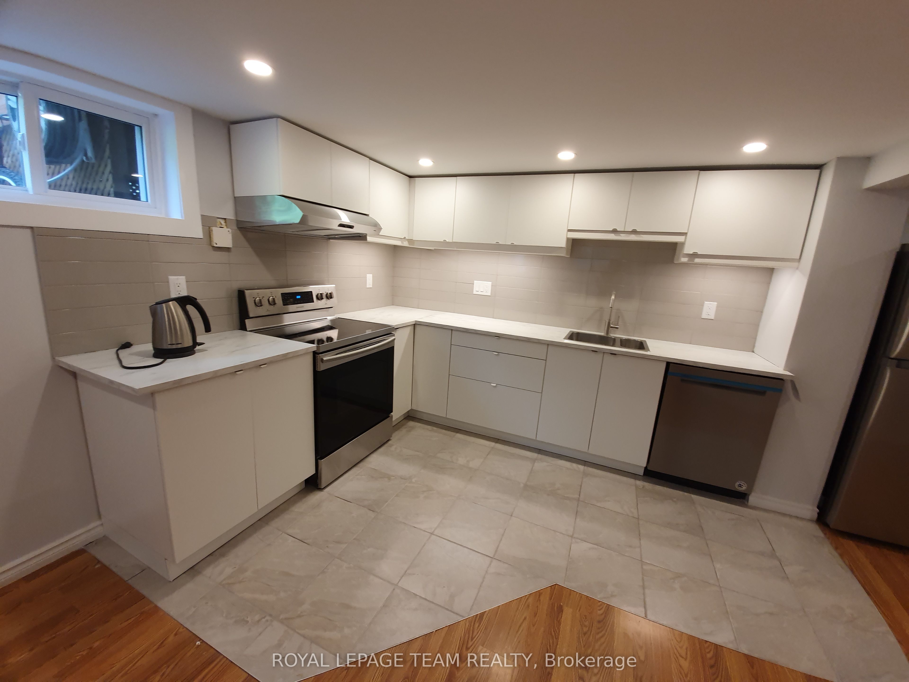 1015 Pinecrest Road, Britannia Heights - Queensway Terrace N and Area, ON K2B 6B6 photo 4