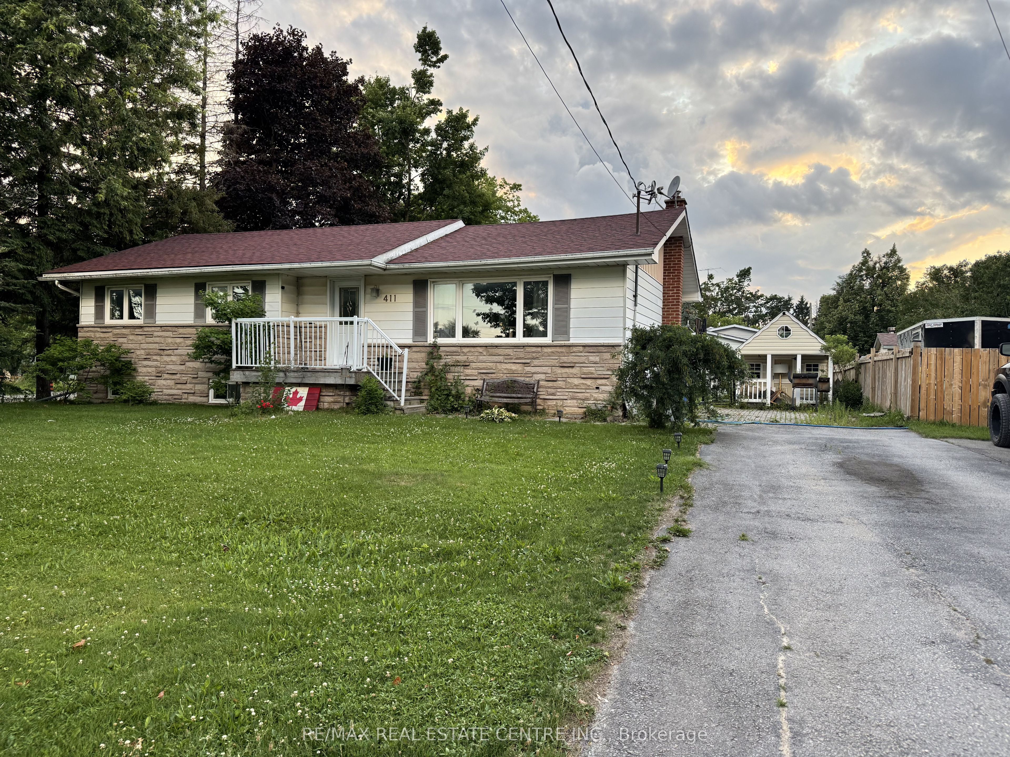 411 Main Street W, Southgate, ON N0C 1B0 photo 2