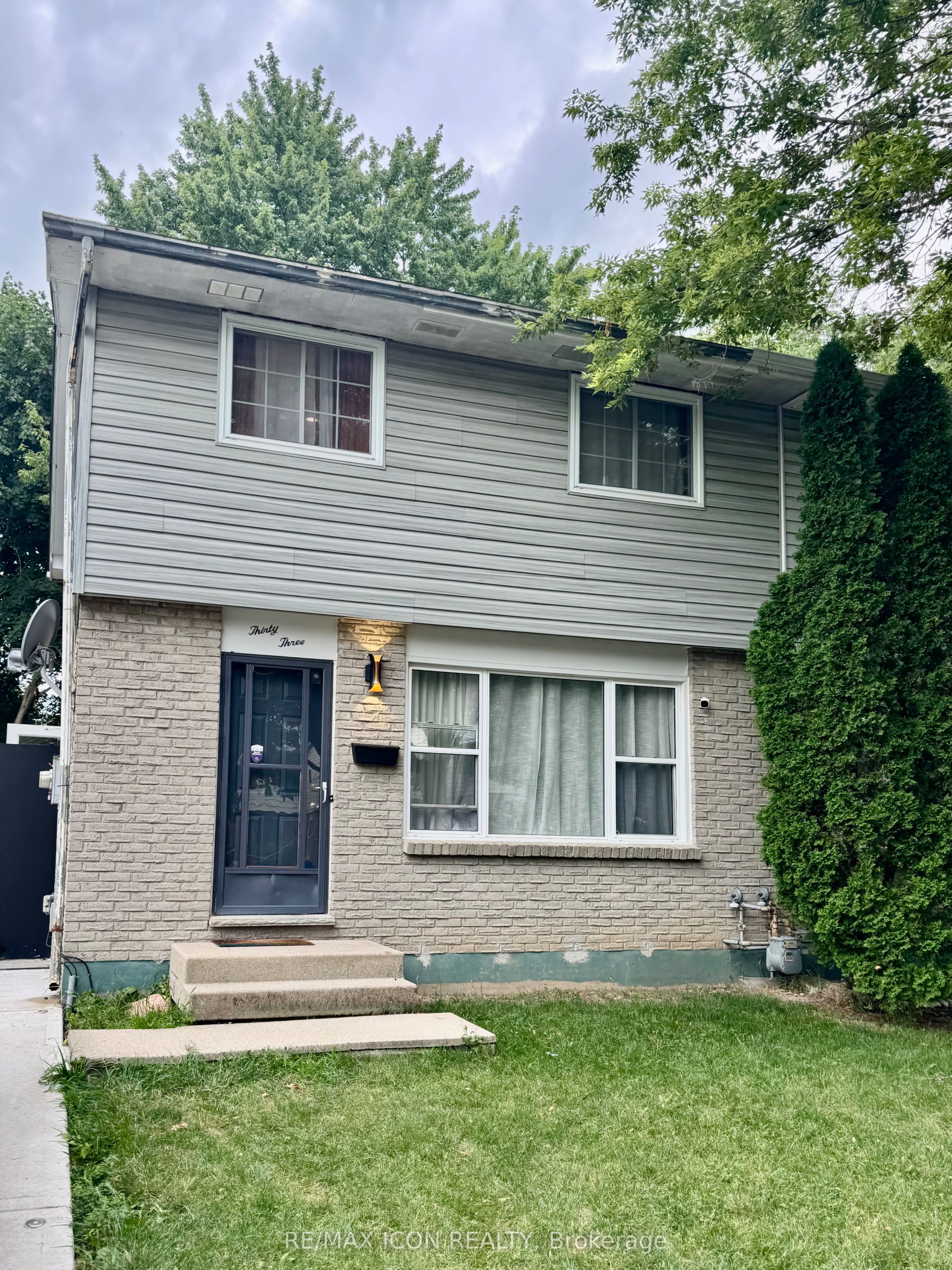 33 Sasha Crescent, London South, ON N6E 2M4