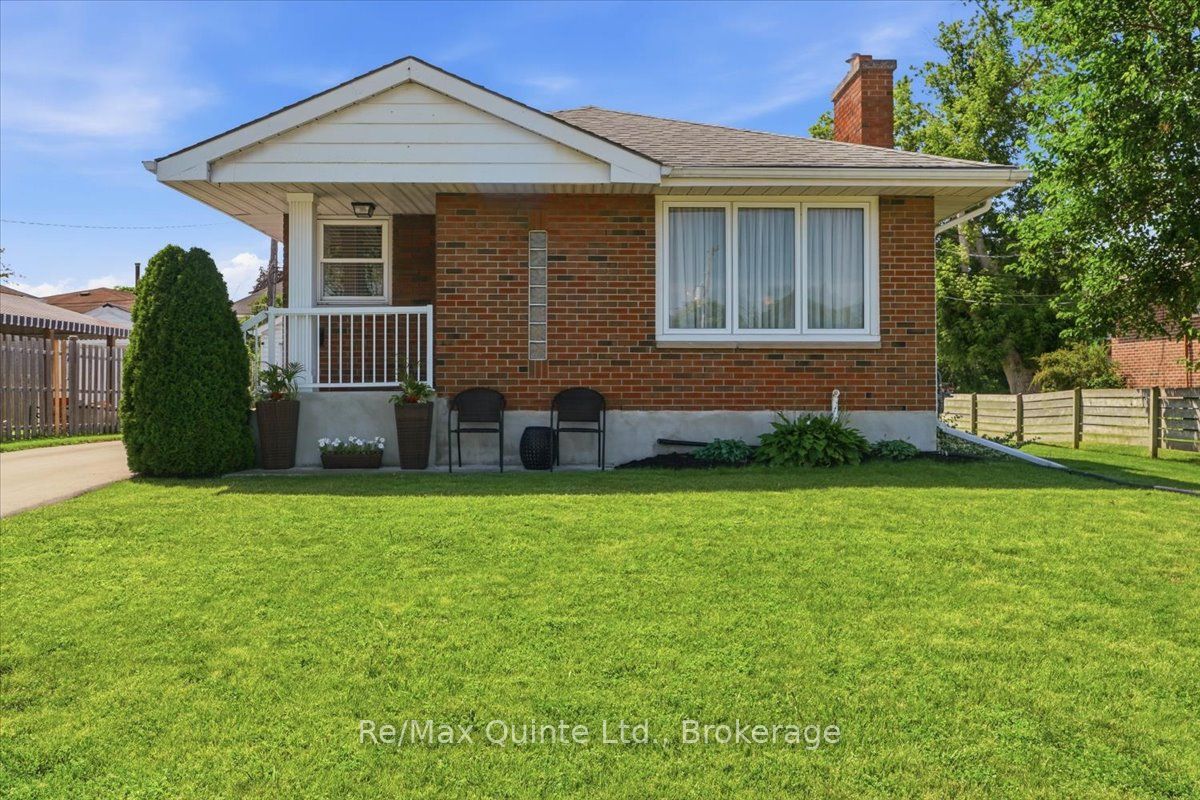 4 Gould Street, Quinte West, ON K8V 1Y6 photo 2