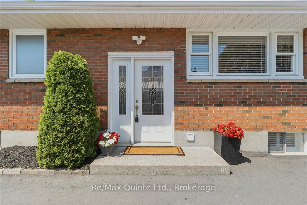 4 Gould Street, Quinte West, ON K8V 1Y6 photo 3