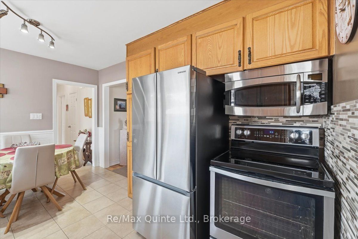 4 Gould Street, Quinte West, ON K8V 1Y6 photo 4