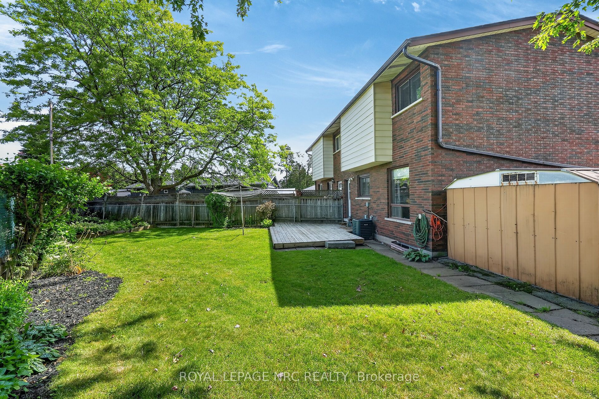 5 Hugo Court, Hamilton, ON L9C 4Y8 photo 2