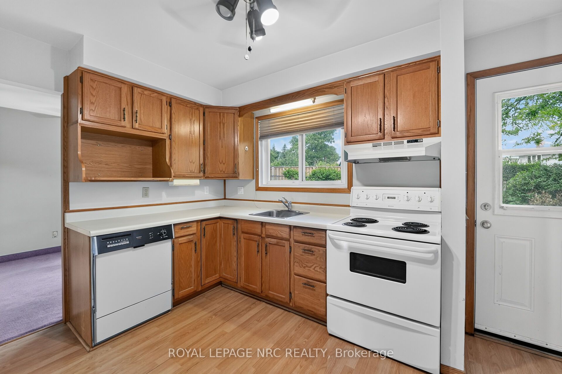 5 Hugo Court, Hamilton, ON L9C 4Y8 photo 4