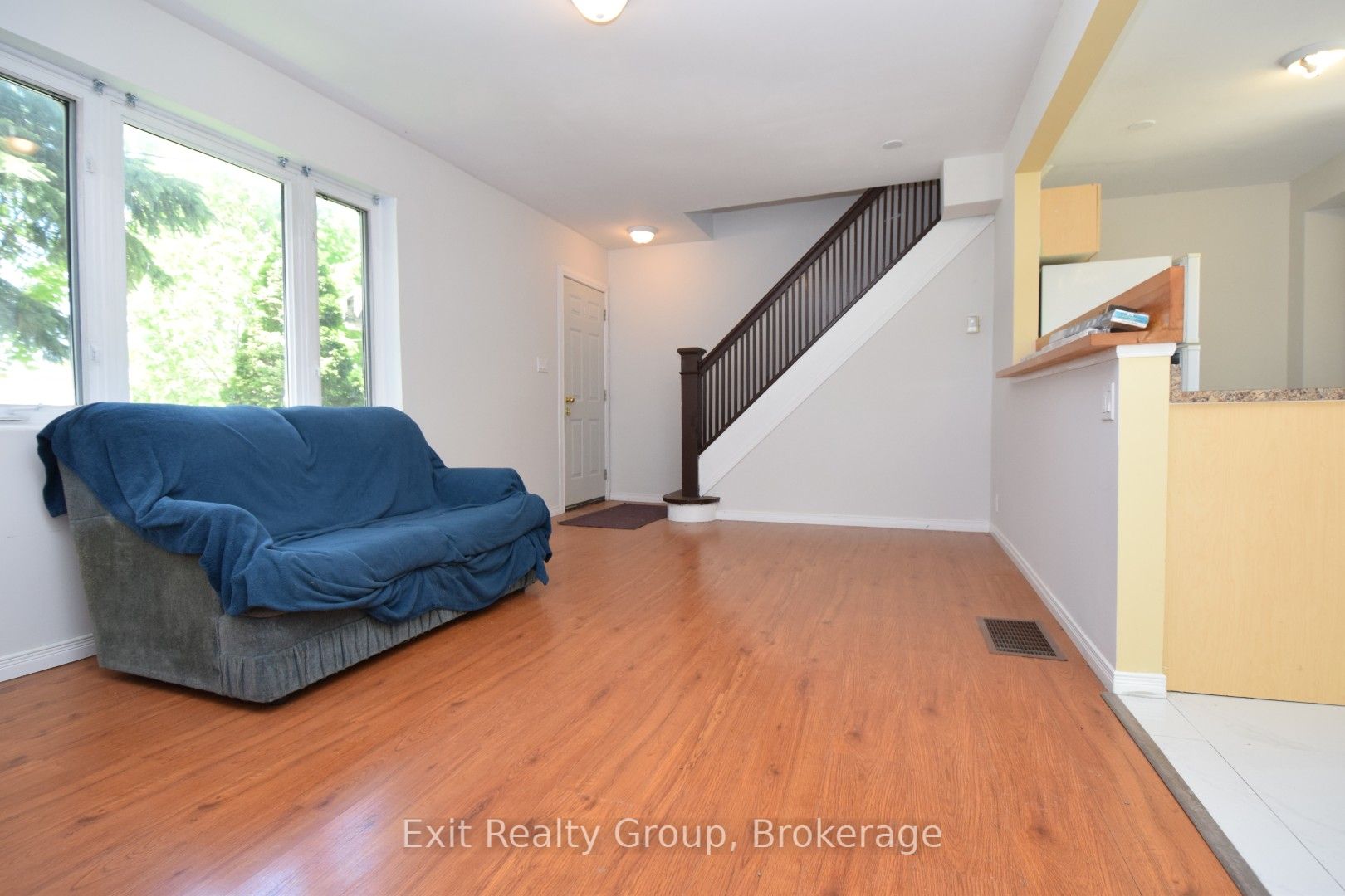 11 Flindall Street, Quinte West, ON K8V 3C9 photo 2