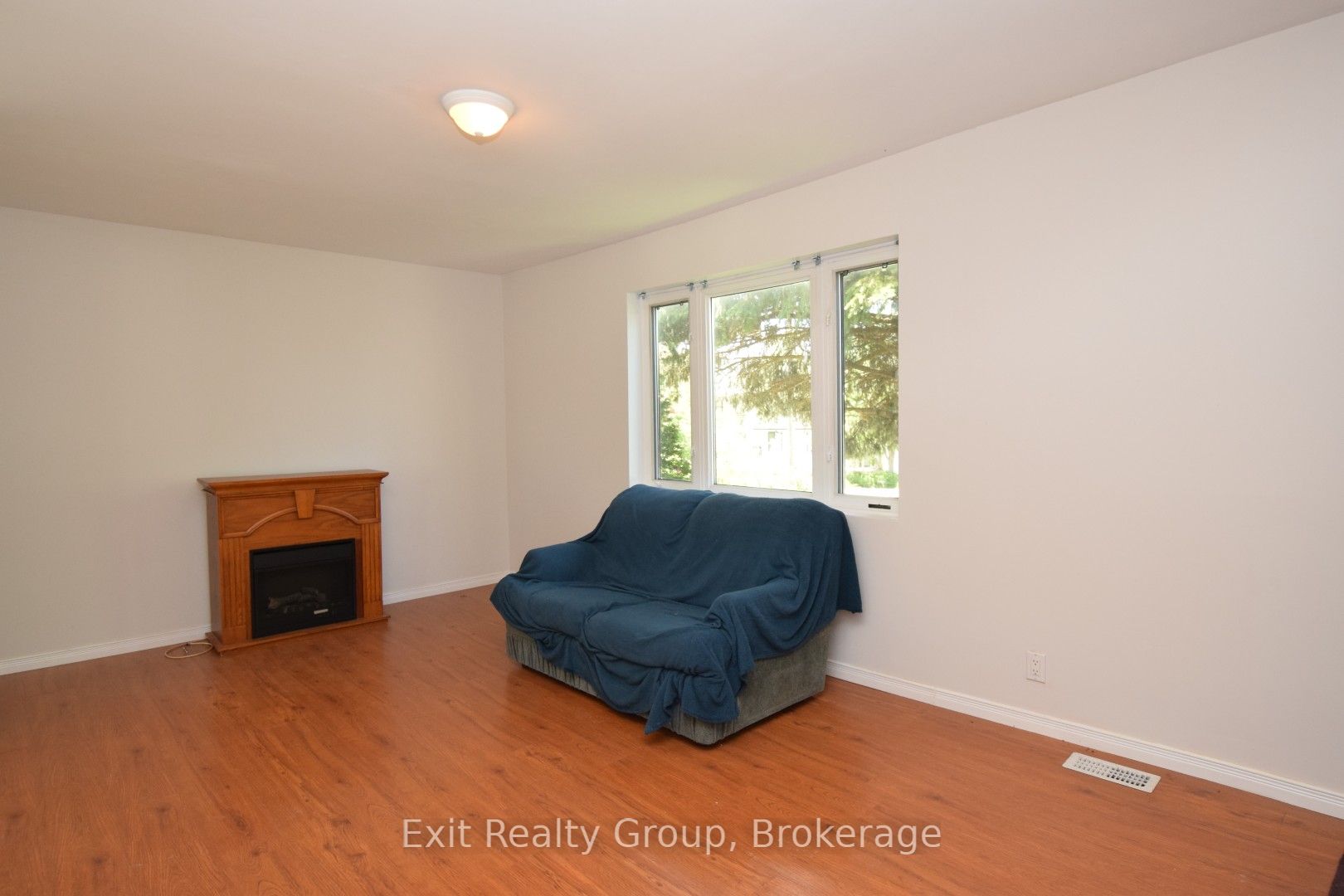 11 Flindall Street, Quinte West, ON K8V 3C9 photo 3