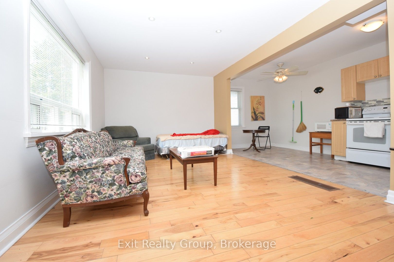 13 Flindall Street, Quinte West, ON K8V 3C9 photo 4