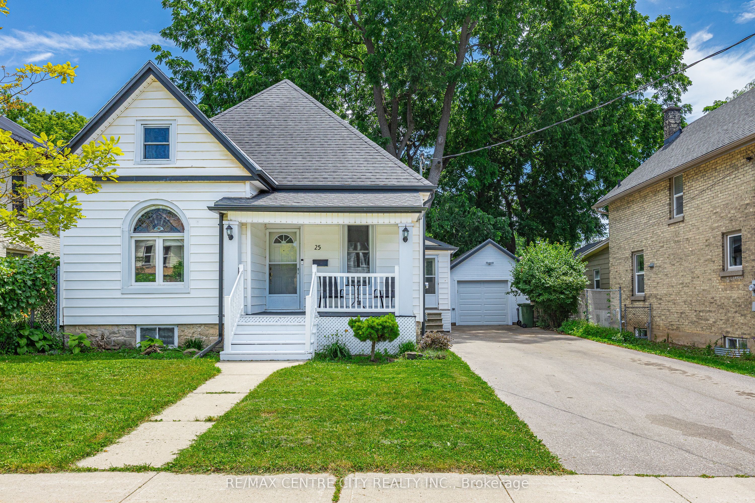 25 Erie Street, St. Thomas, ON N5R 2M4 photo 3