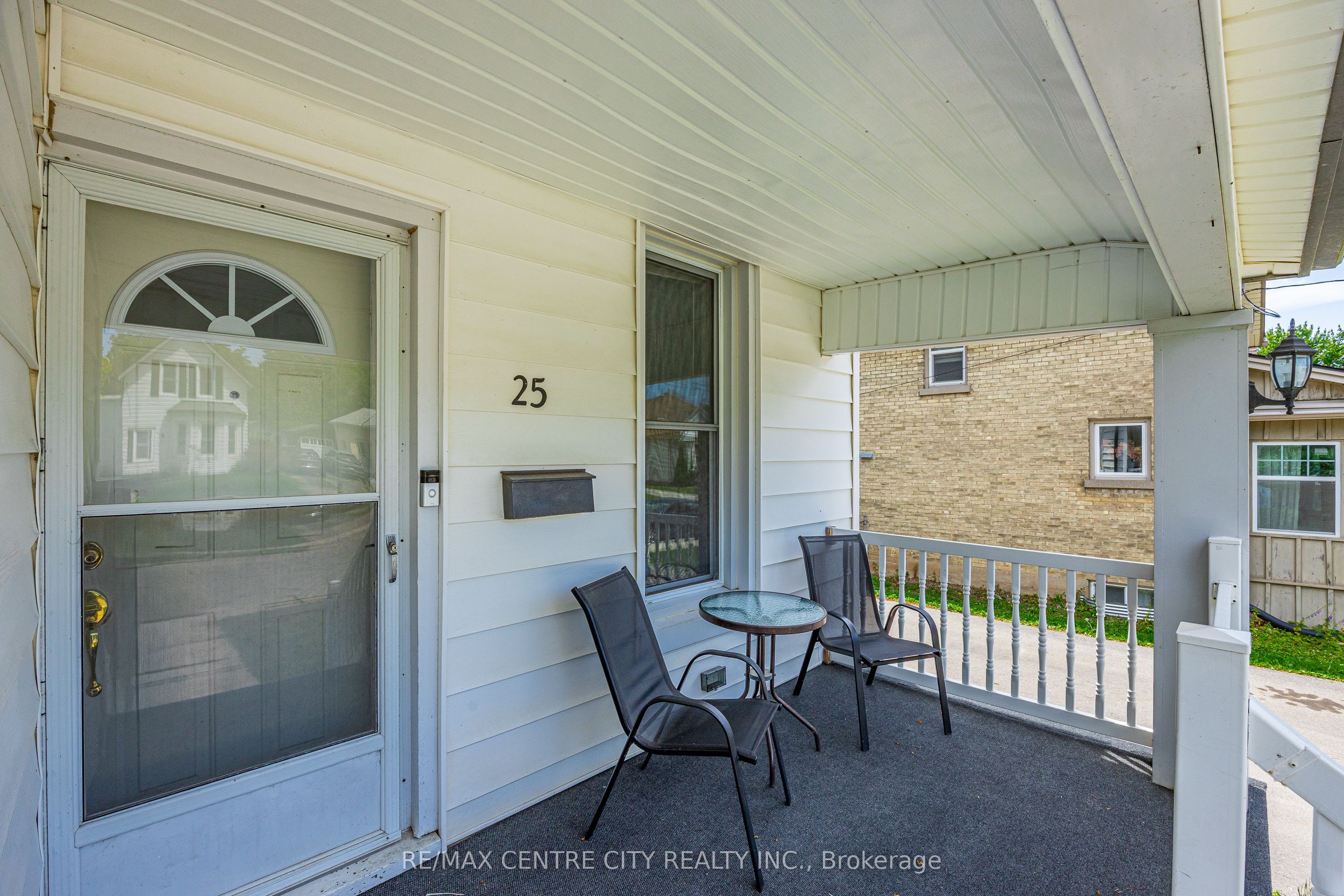 25 Erie Street, St. Thomas, ON N5R 2M4 photo 5