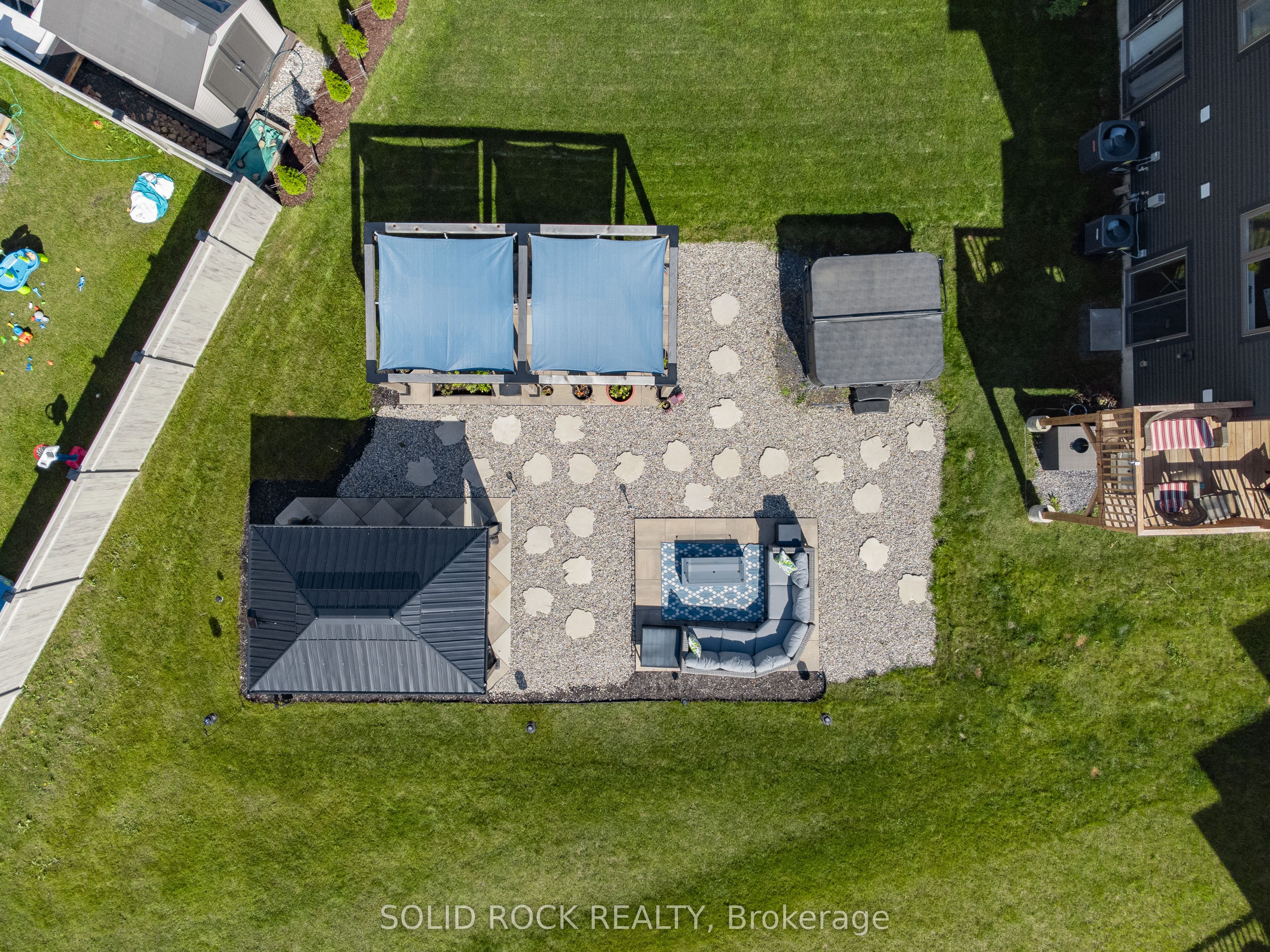 335 Grackle Street, Blossom Park - Airport and Area, ON K1X 0G6 photo 3