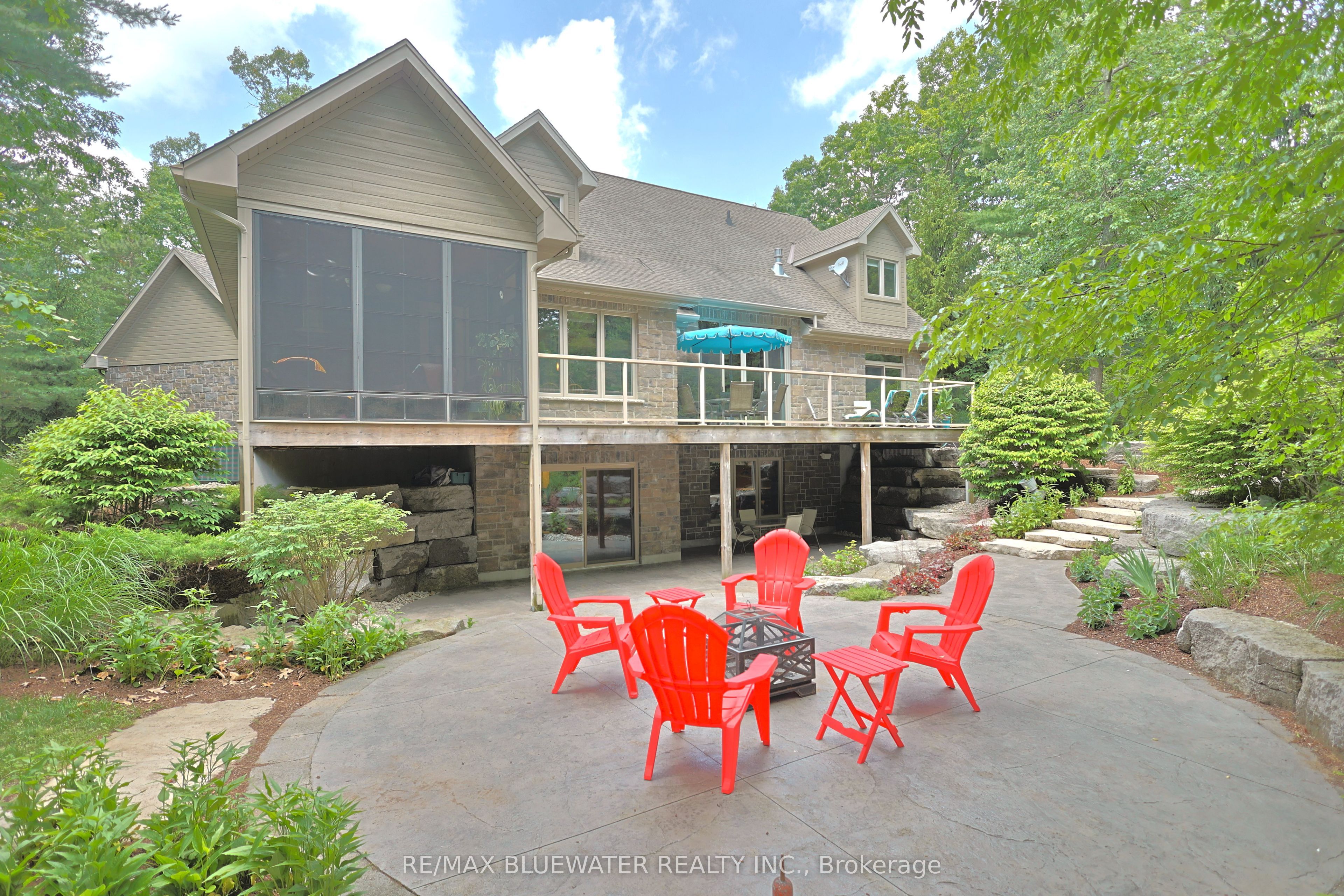 9956 Pinetree Crescent, Lambton Shores, ON N0M 1T0 photo 2