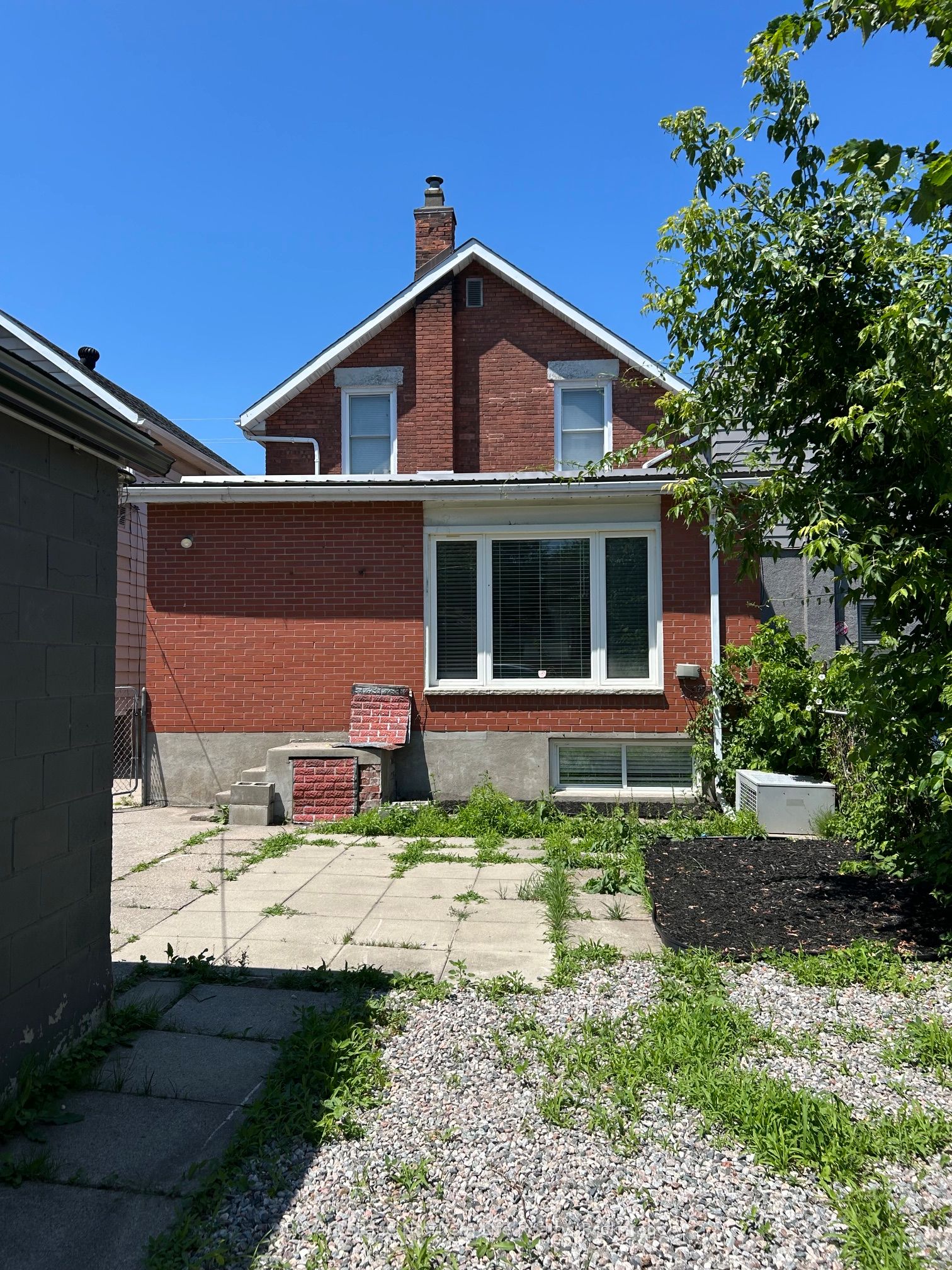 1079 Cassells Street, North Bay, ON P1B 4B1 photo 2