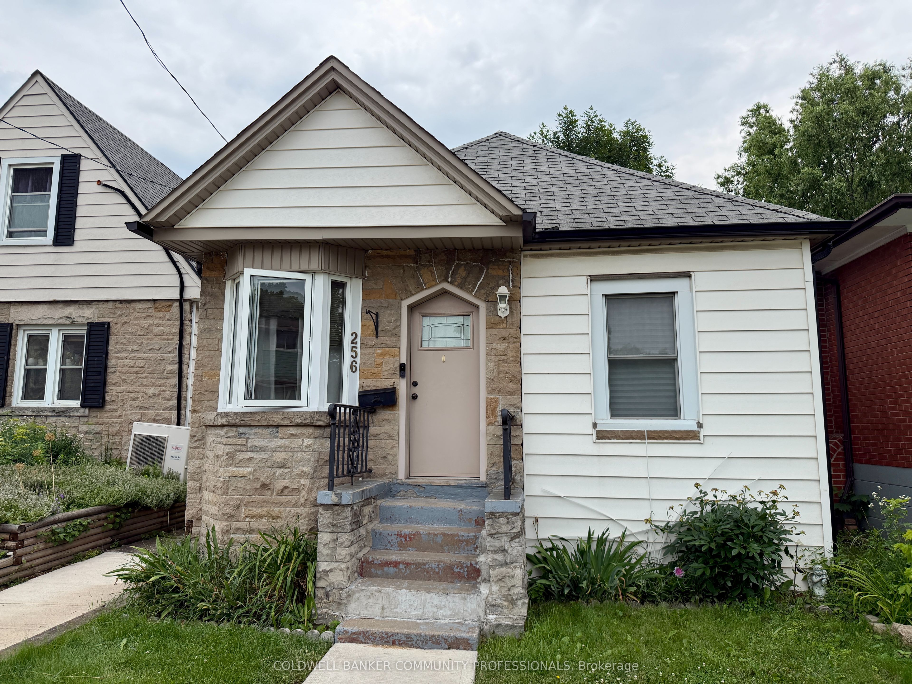 256 Fairfield Avenue, Hamilton, ON L8H 5H6