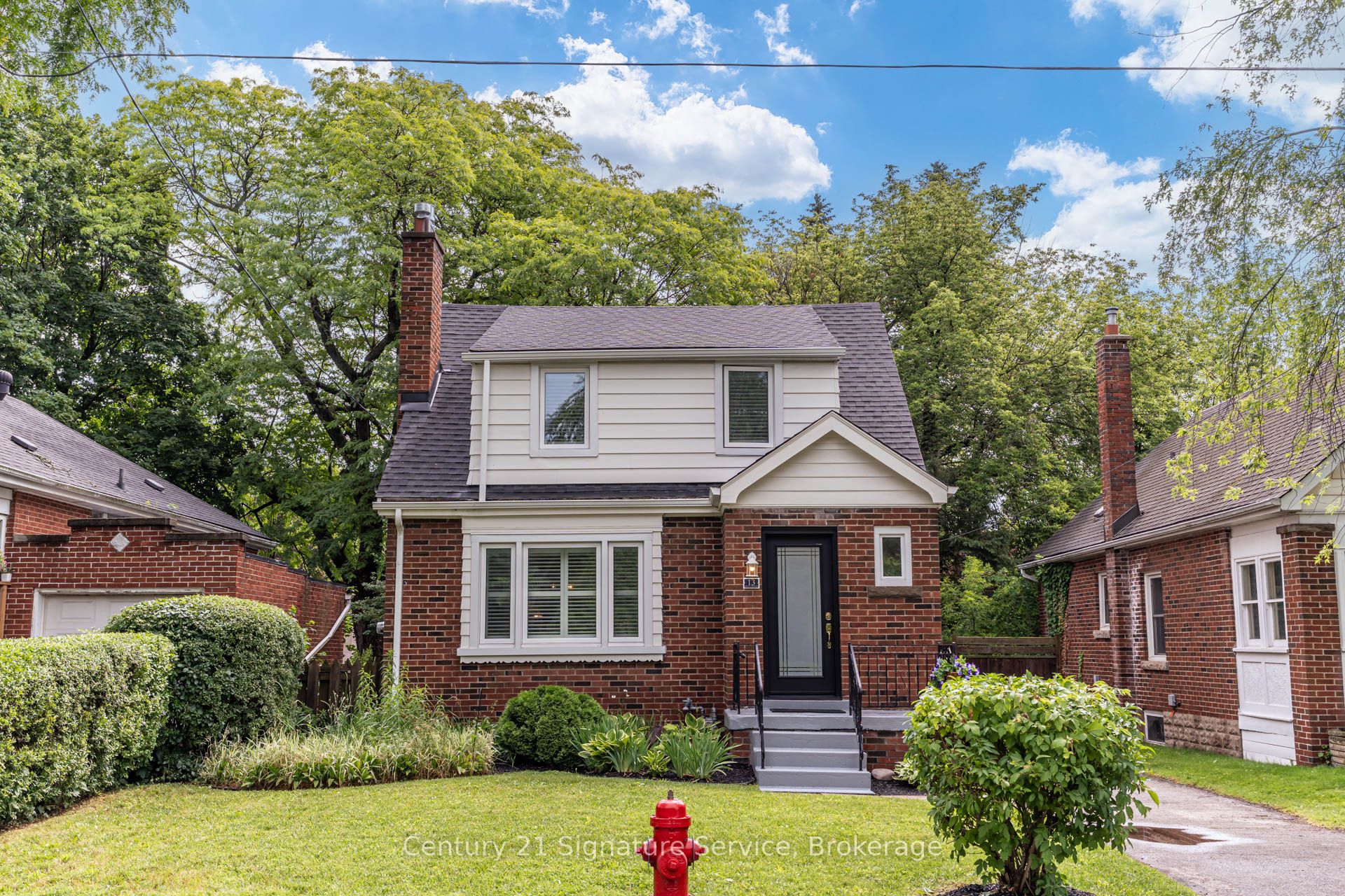 13 Allan Avenue, Hamilton, ON L9H 4N7