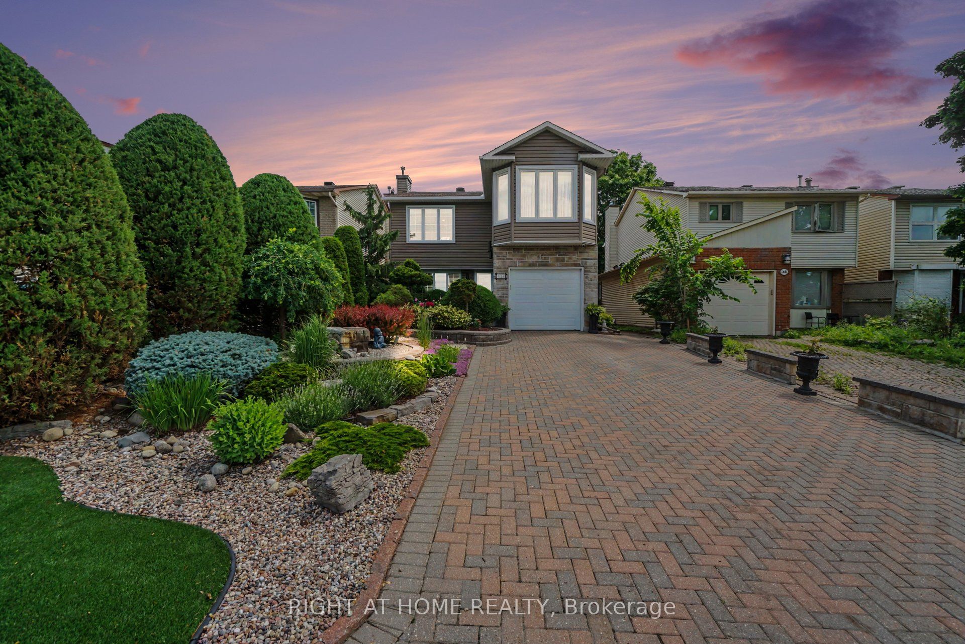 1484 Meadowbrook Road, Cyrville - Carson Grove - Pineview, ON K1B 5C3