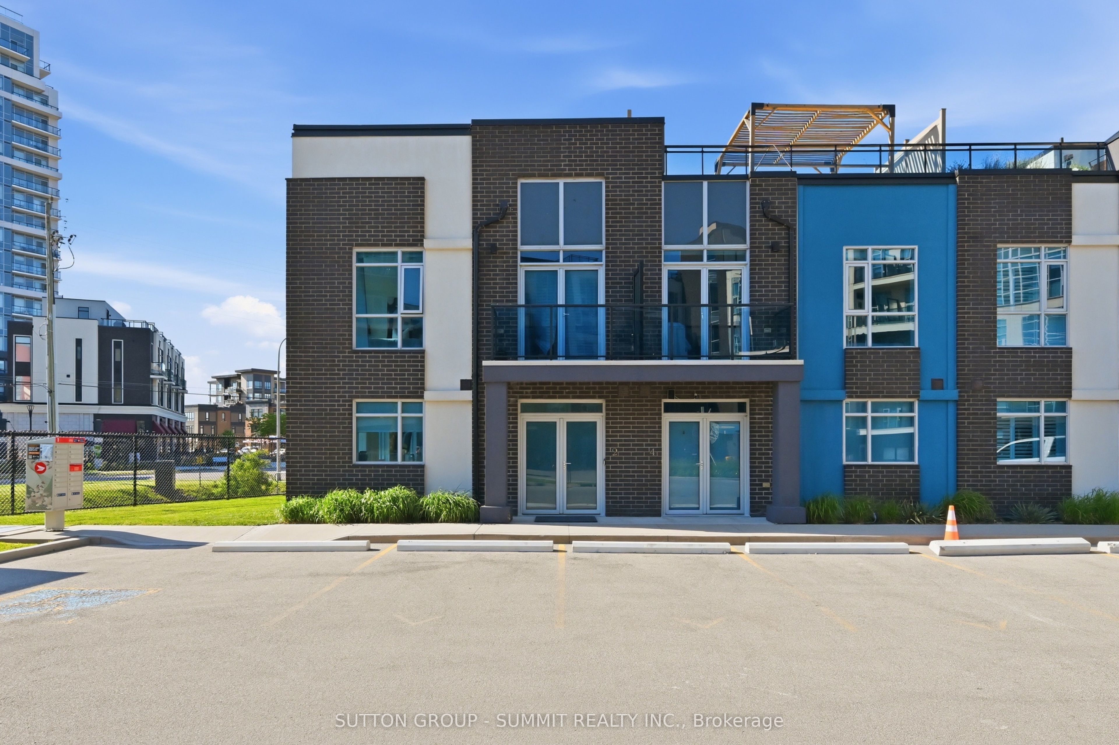 2 concord Place, Grimsby, ON L3M 0G6 photo 3