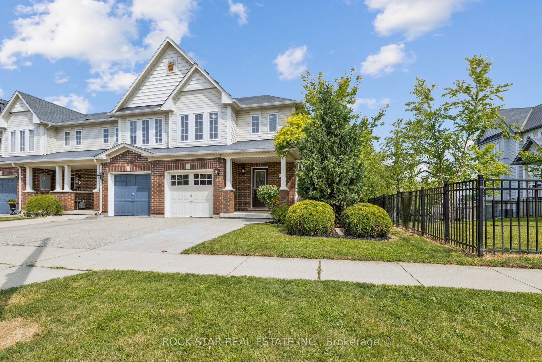 111 Bloomington Drive, Cambridge, ON N1P 1J6 photo 2