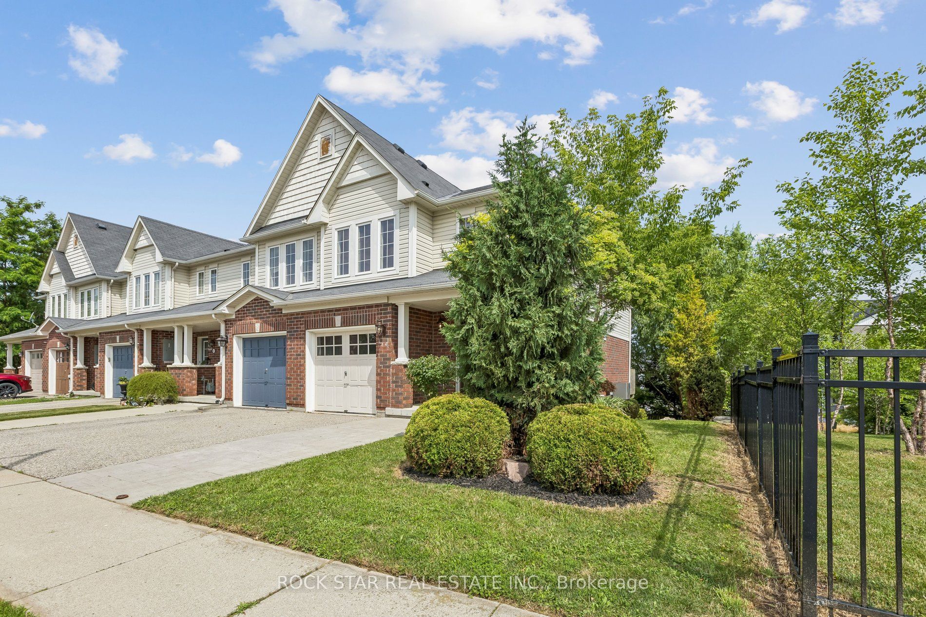 111 Bloomington Drive, Cambridge, ON N1P 1J6 photo 3