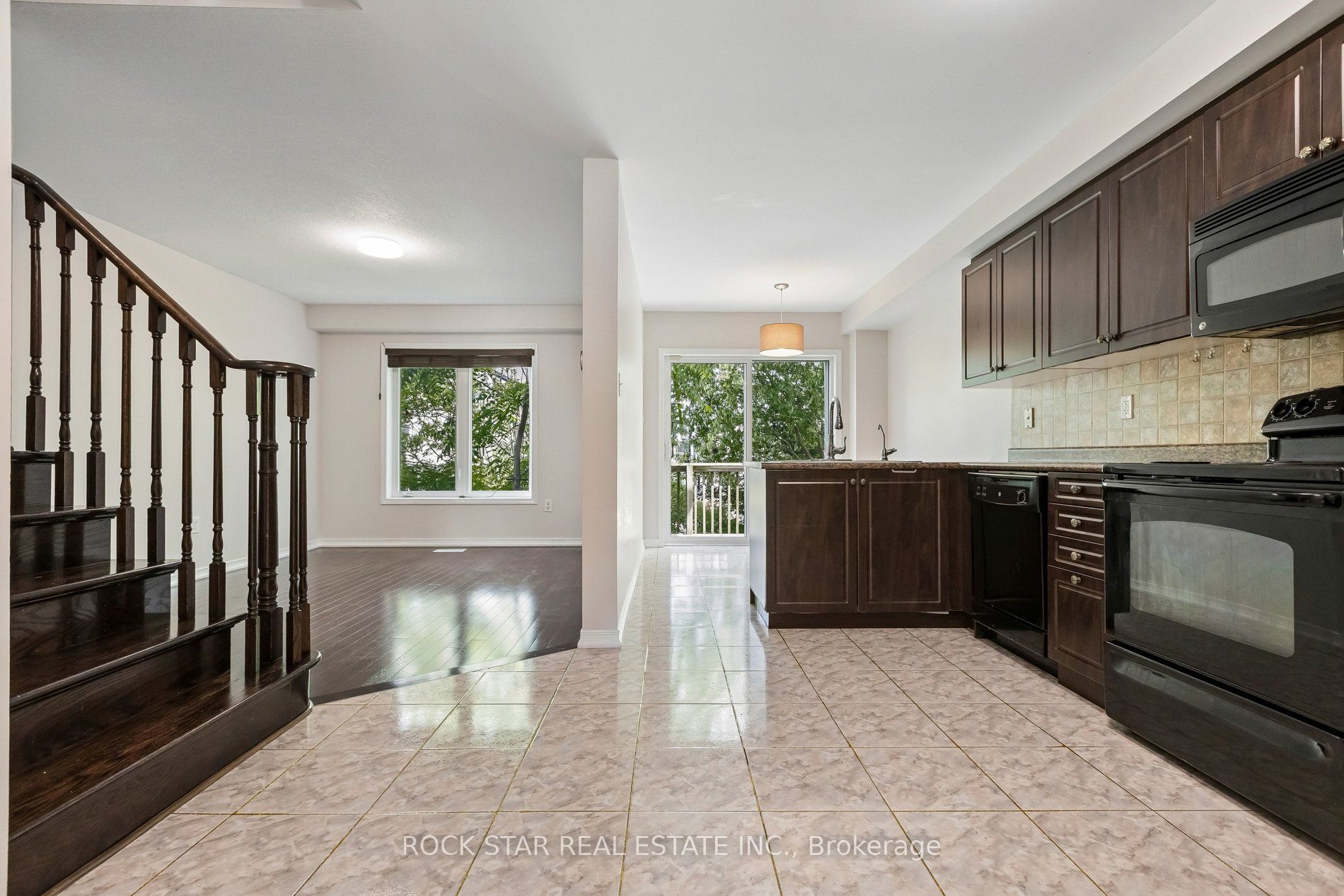 111 Bloomington Drive, Cambridge, ON N1P 1J6 photo 4