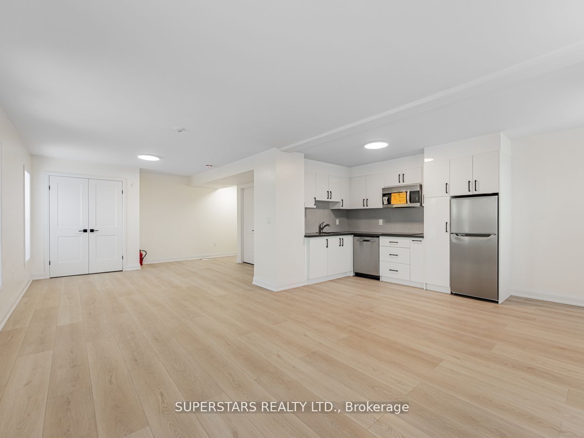 36 Lindsay Street S #2, Kawartha Lakes, ON K9V 2L8 photo 3