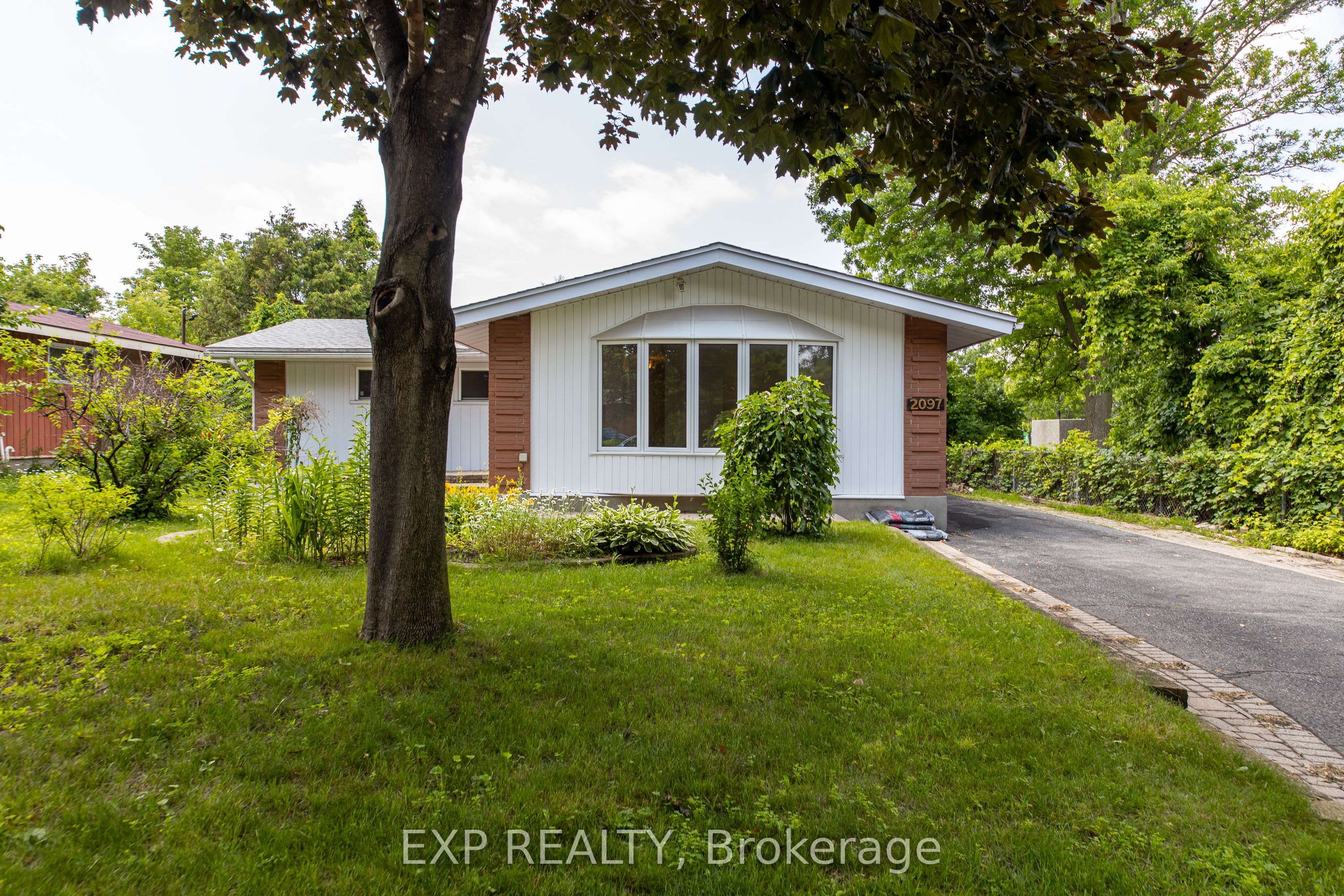 2097 Kingsley Road, Parkway Park - Queensway Terrace S and Area, ON K2C 2X6 photo 2