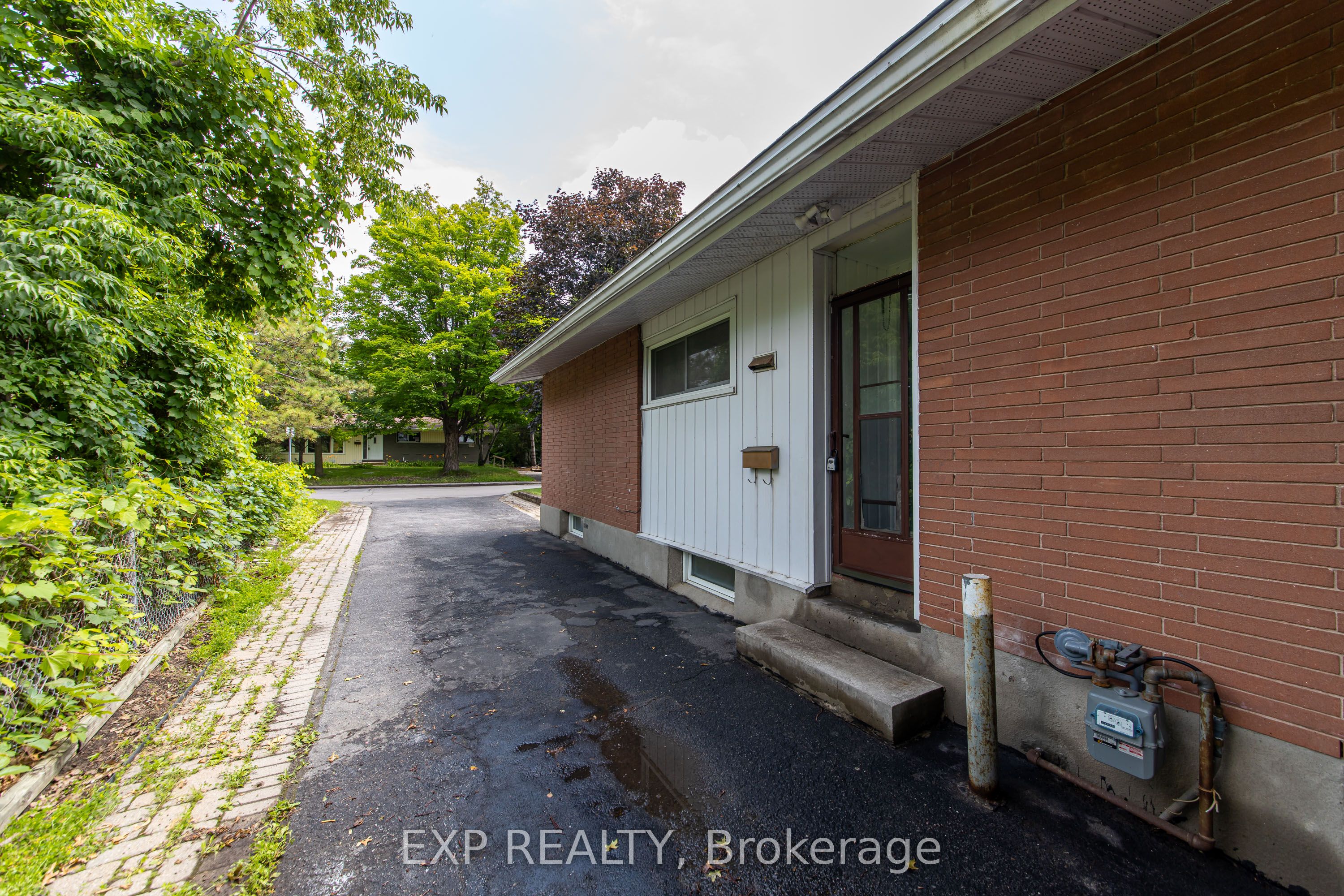 2097 Kingsley Road, Parkway Park - Queensway Terrace S and Area, ON K2C 2X6 photo 4