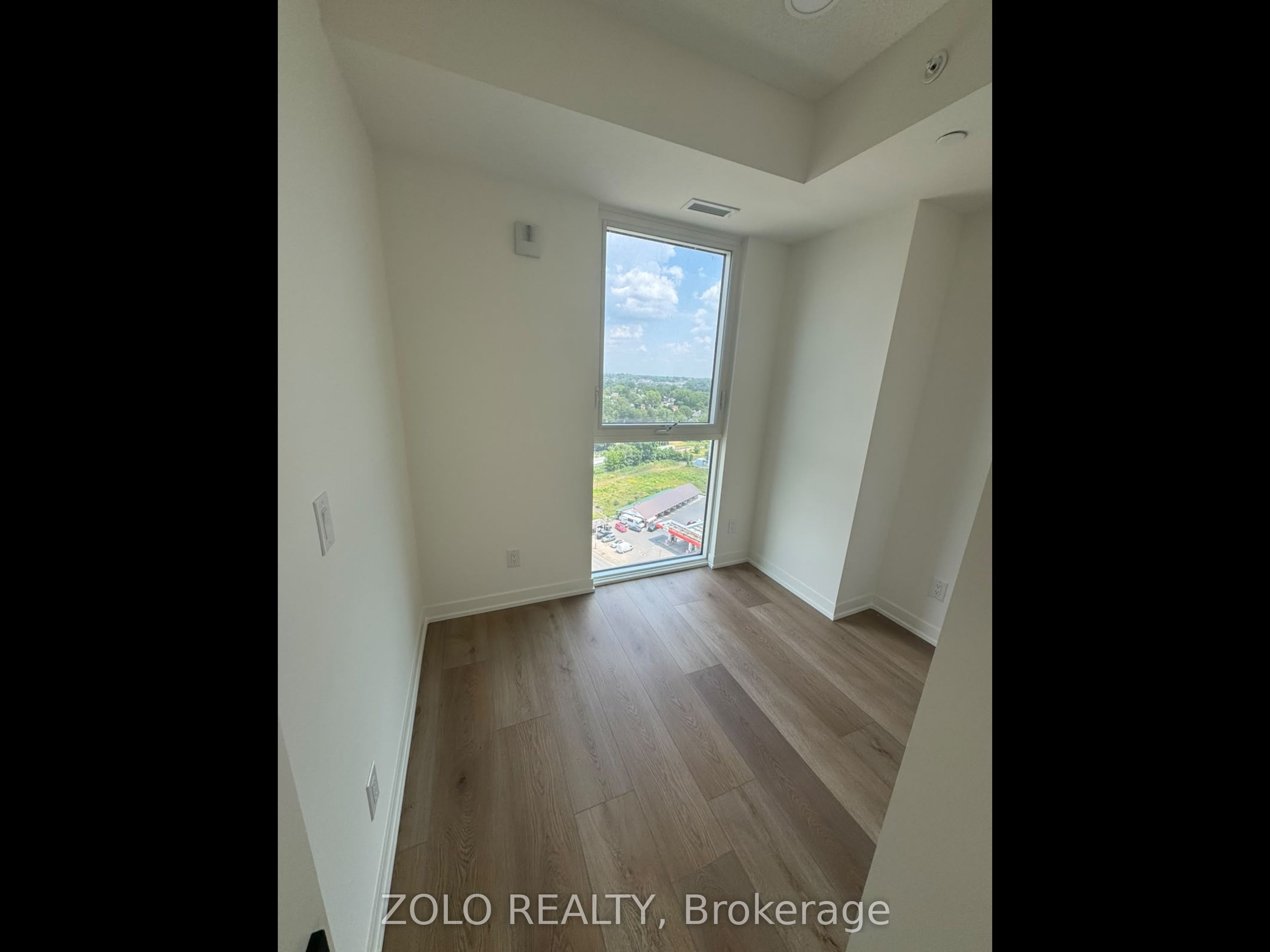 33 Erie Avenue 1608, Brantford, ON N3S 2E5 photo 3