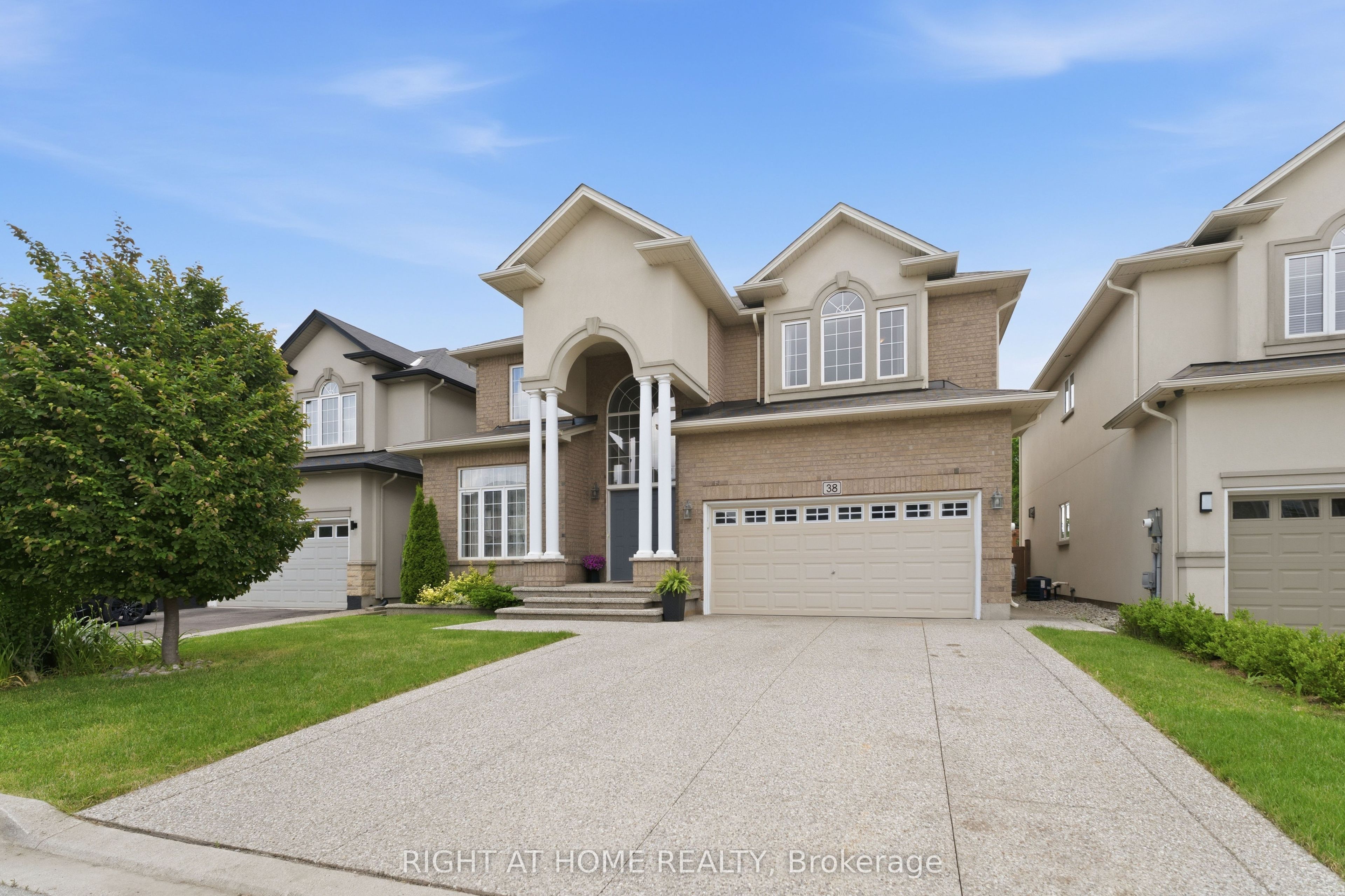 38 Weaver Drive, Hamilton, ON L9K 0G3 photo 2