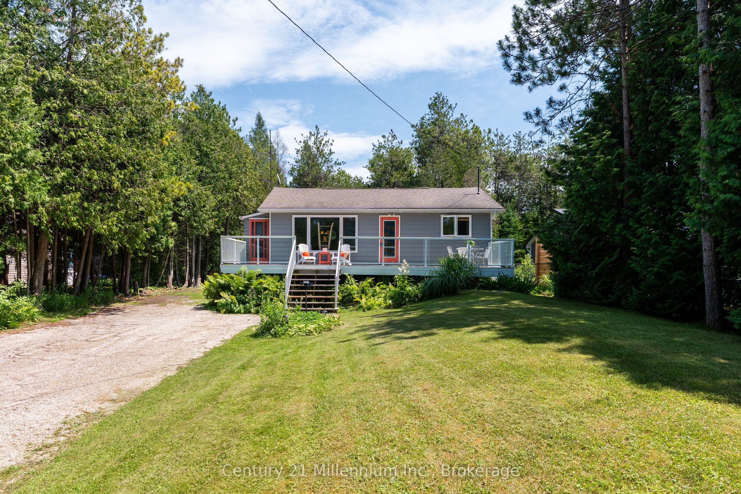 553 Bay Street, South Bruce Peninsula, ON N0H 2T0
