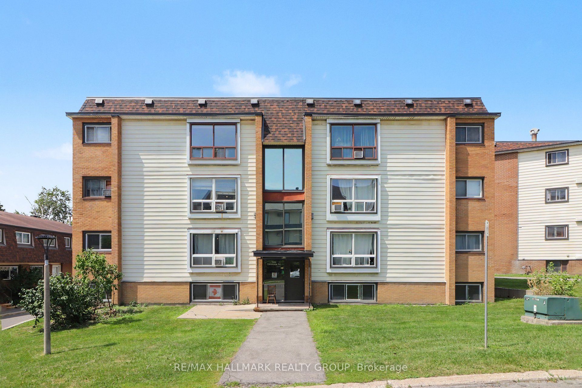 900 Elmsmere Road 8, Beacon Hill North - South and Area, ON K1J 7T6 photo 2