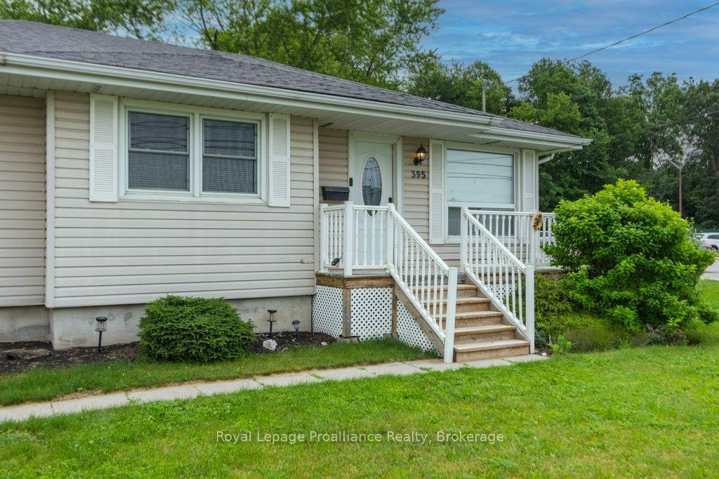 395 Sidney Street, Quinte West, ON K8V 6N6 photo 3