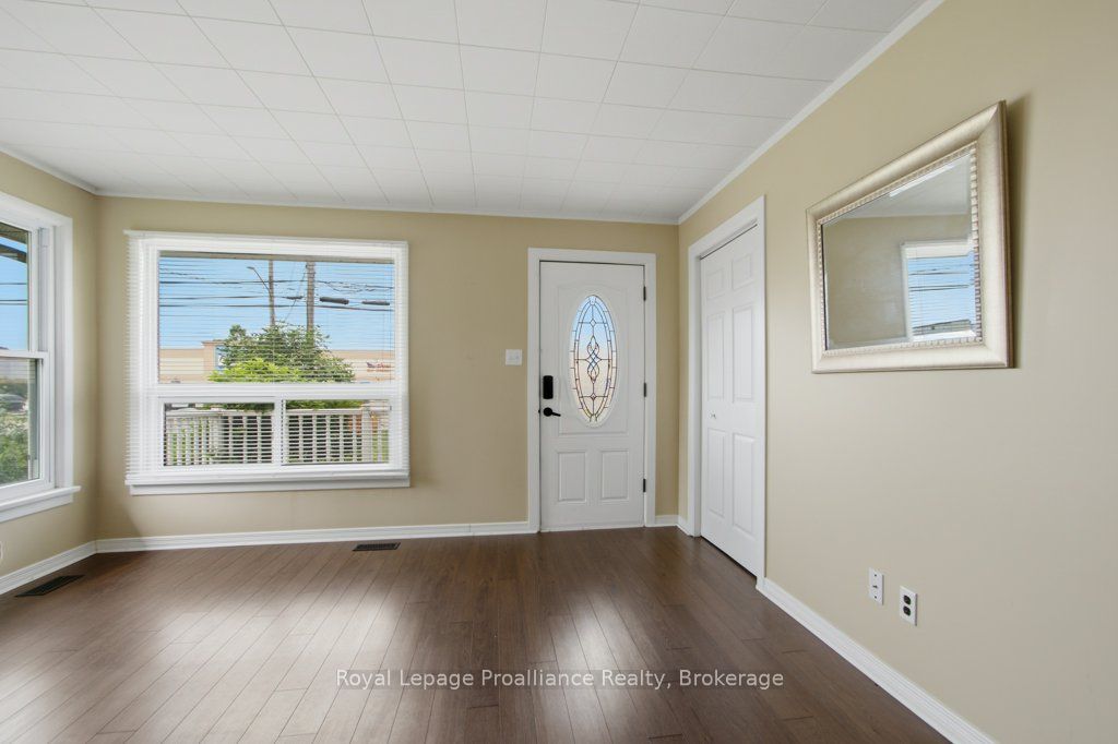 395 Sidney Street, Quinte West, ON K8V 6N6 photo 4