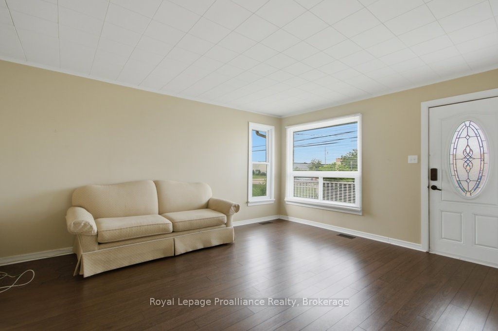 395 Sidney Street, Quinte West, ON K8V 6N6 photo 5
