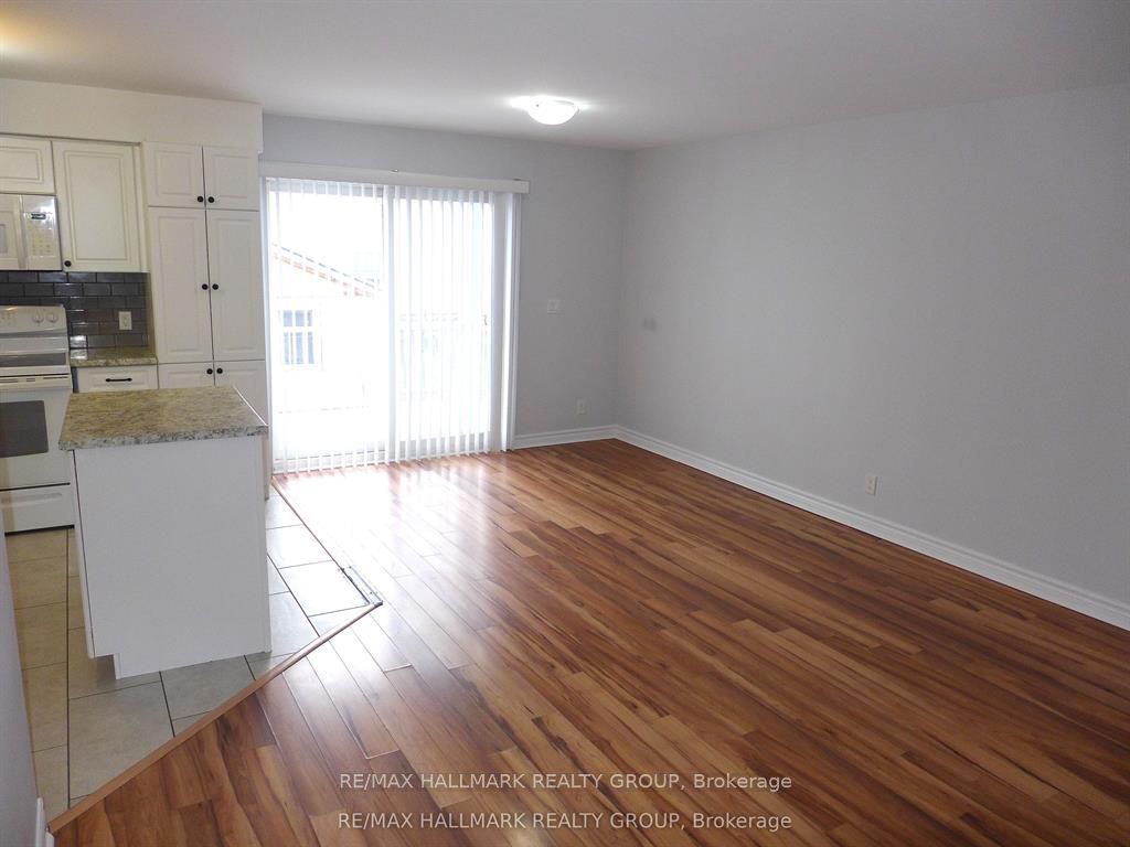 216 Carillon Street 3, Vanier and Kingsview Park, ON K1L 5X8 photo 2