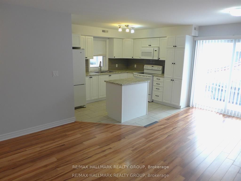 216 Carillon Street 3, Vanier and Kingsview Park, ON K1L 5X8 photo 4