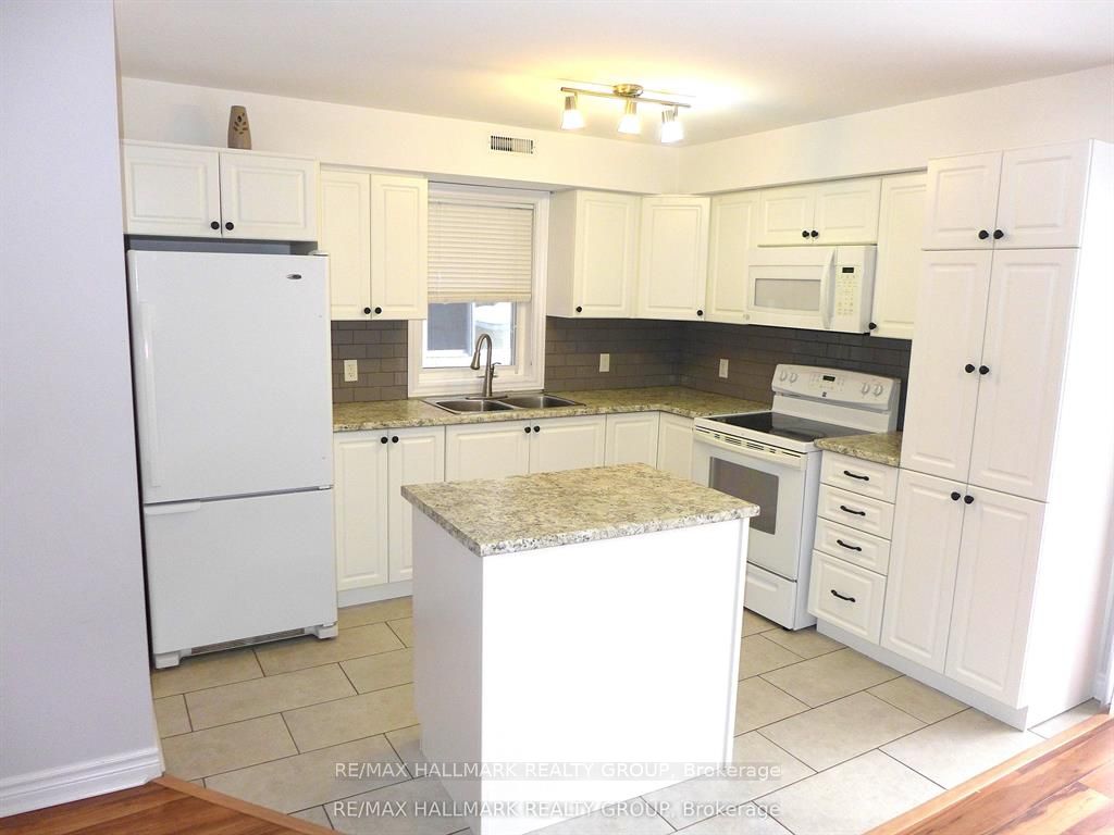 216 Carillon Street 3, Vanier and Kingsview Park, ON K1L 5X8 photo 5