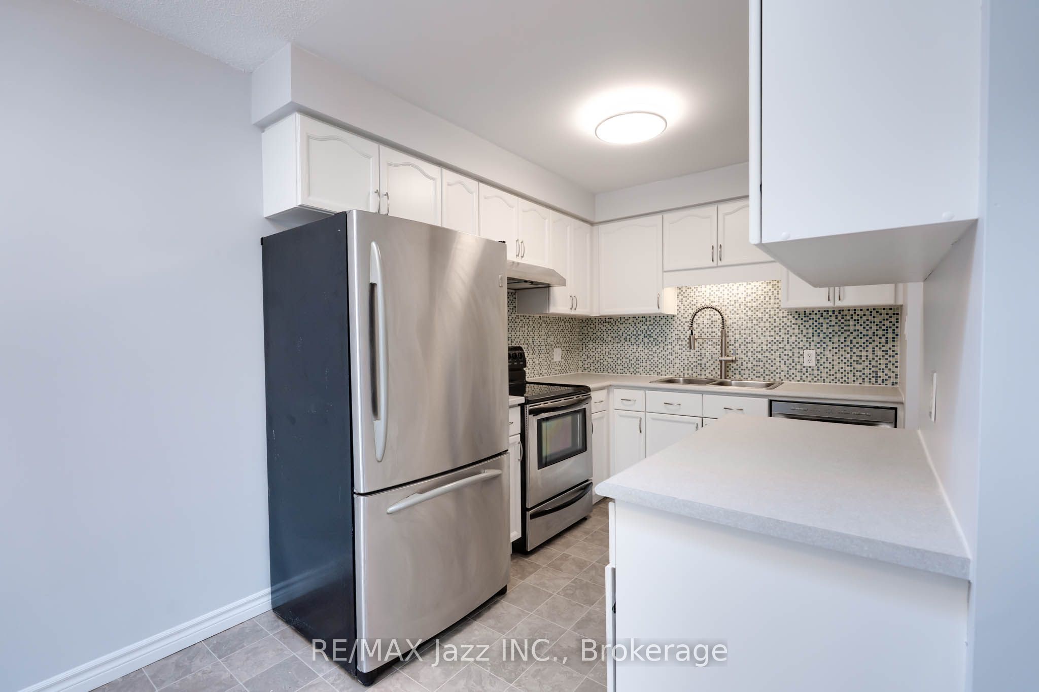 816 Battell Court, Cobourg, ON K9A 5R7 photo 5