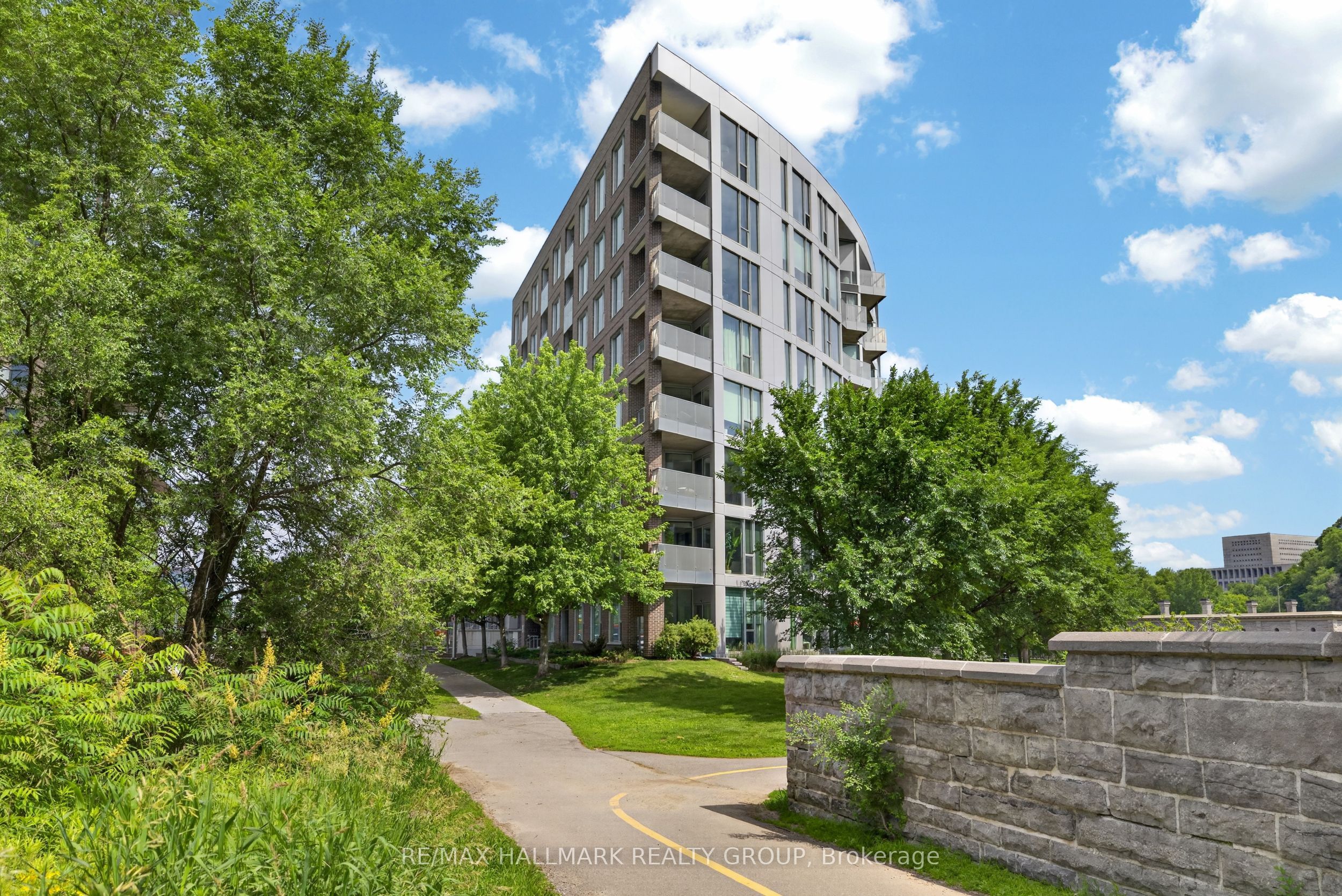 300 C Lett Street 617, West Centre Town, ON K1R 0A8 photo 2